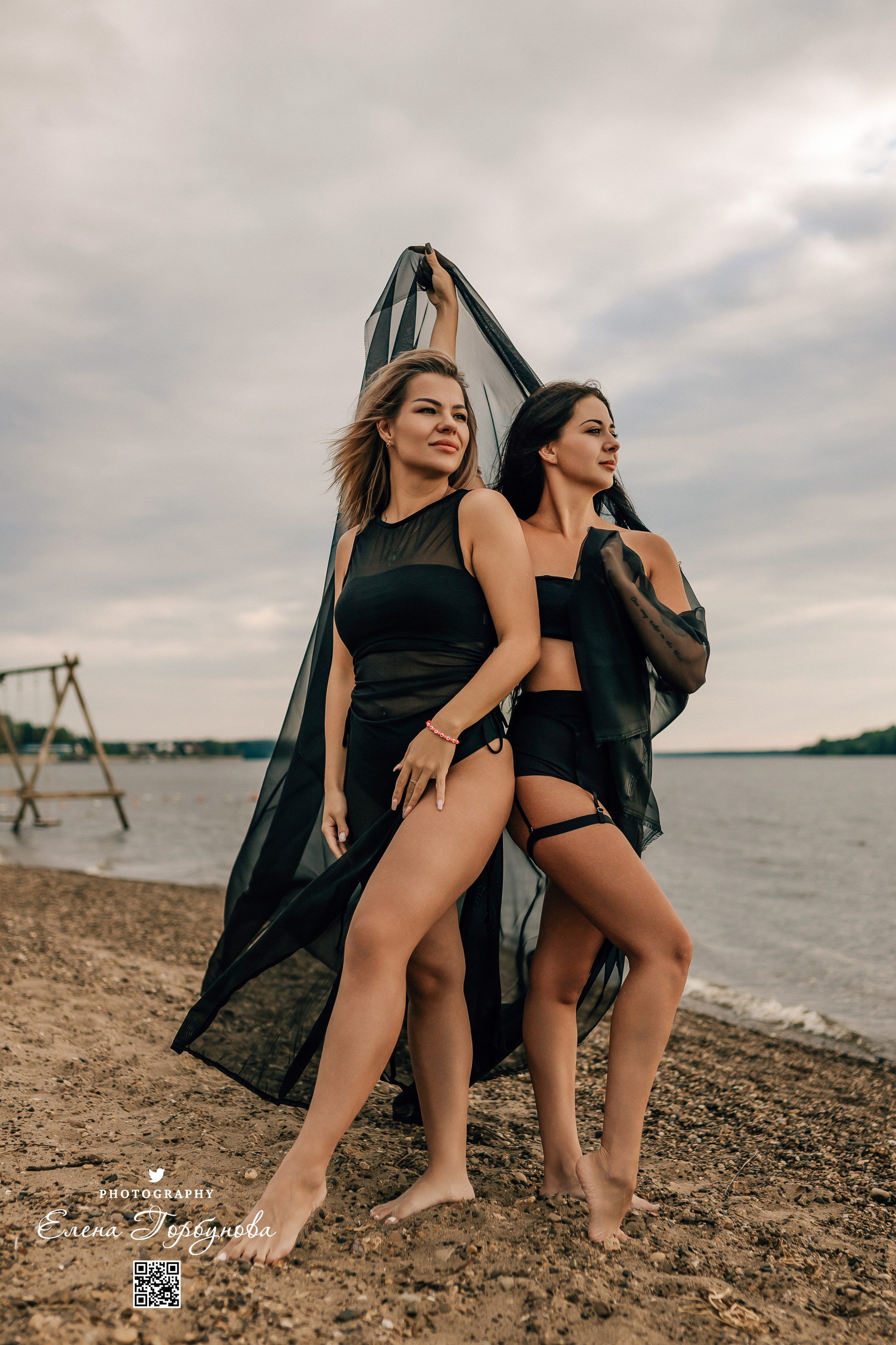 Черная серия с тканью. Набережная. Александра и Таисия. Июль 2025 г. Фотограф Пермь. Свадьбы. Семья и дети, школа, д. сад. Фотокниги