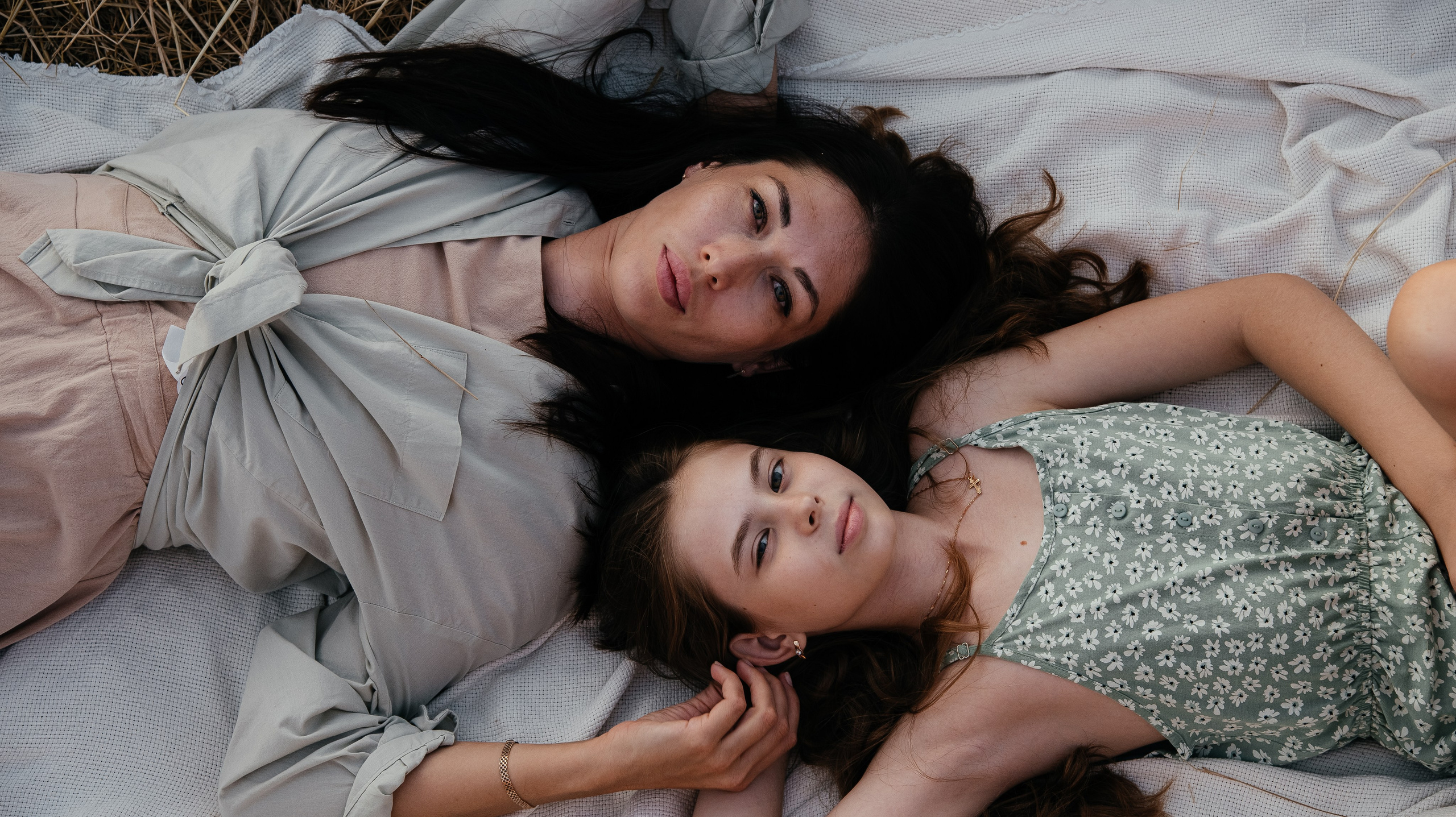 В стогах. Портретный и семейный фотограф в Геленджике Таня Ходова