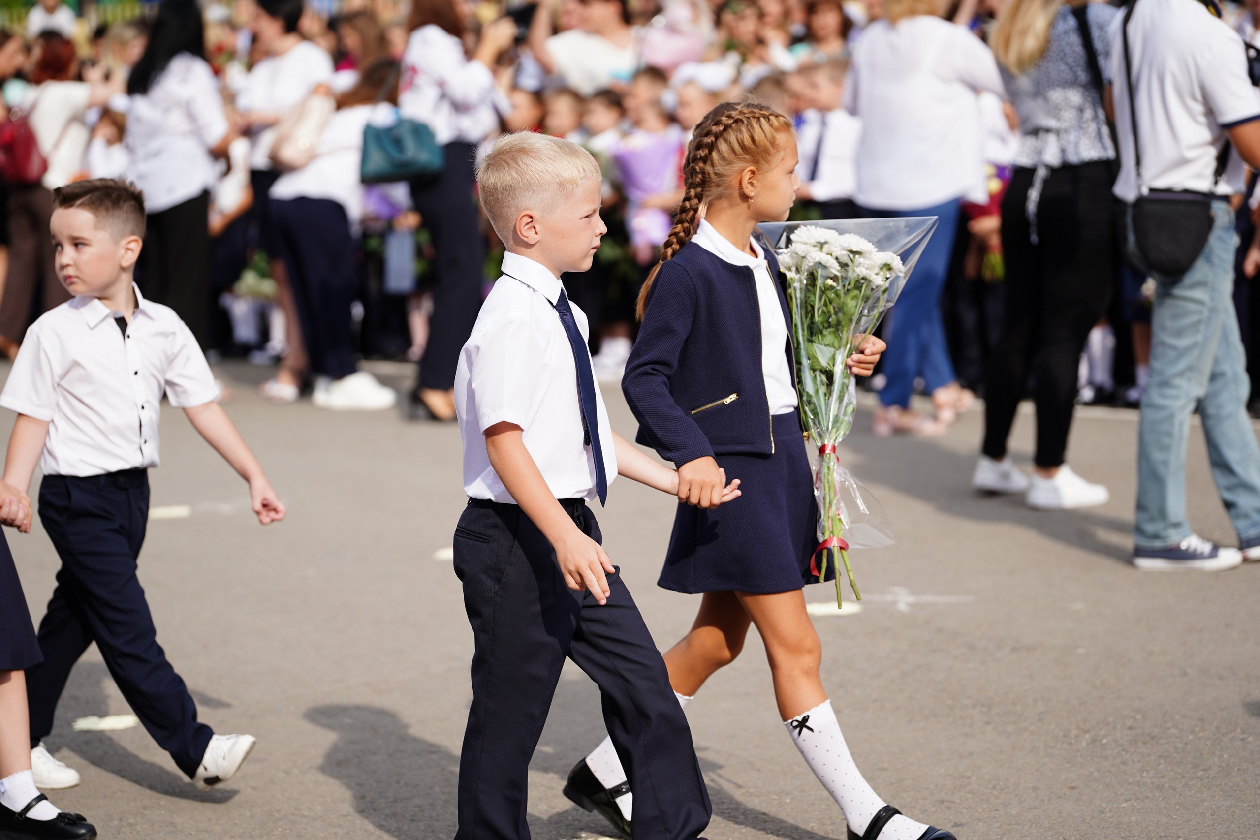 1 сентября Линейка. MEMENTO.Выпускные альбомы, школьные, юбилейные и другие книги. Ростов-на-Дону