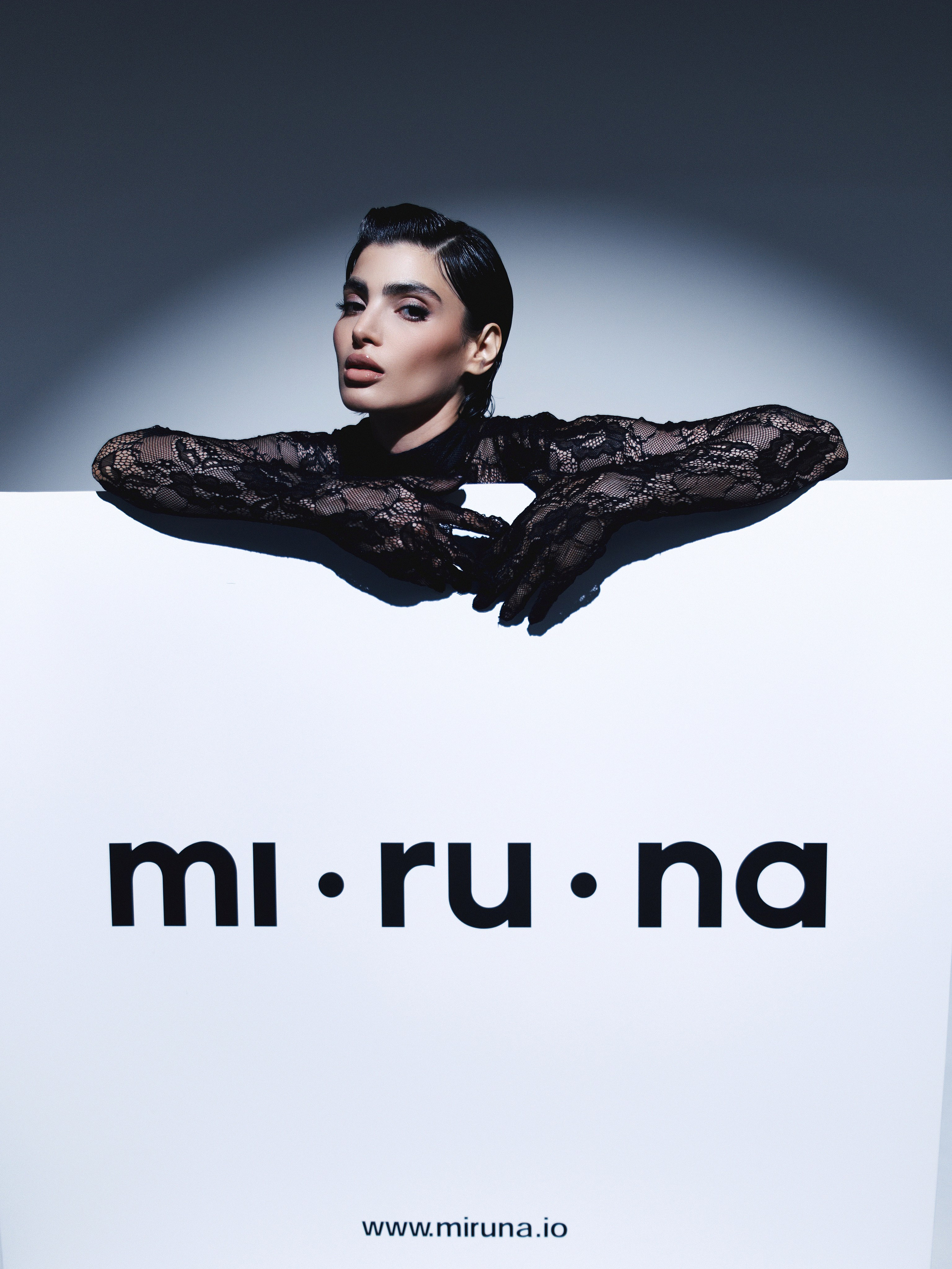 Miruna. NOIZOMAX Художественный фотограф в Дубай