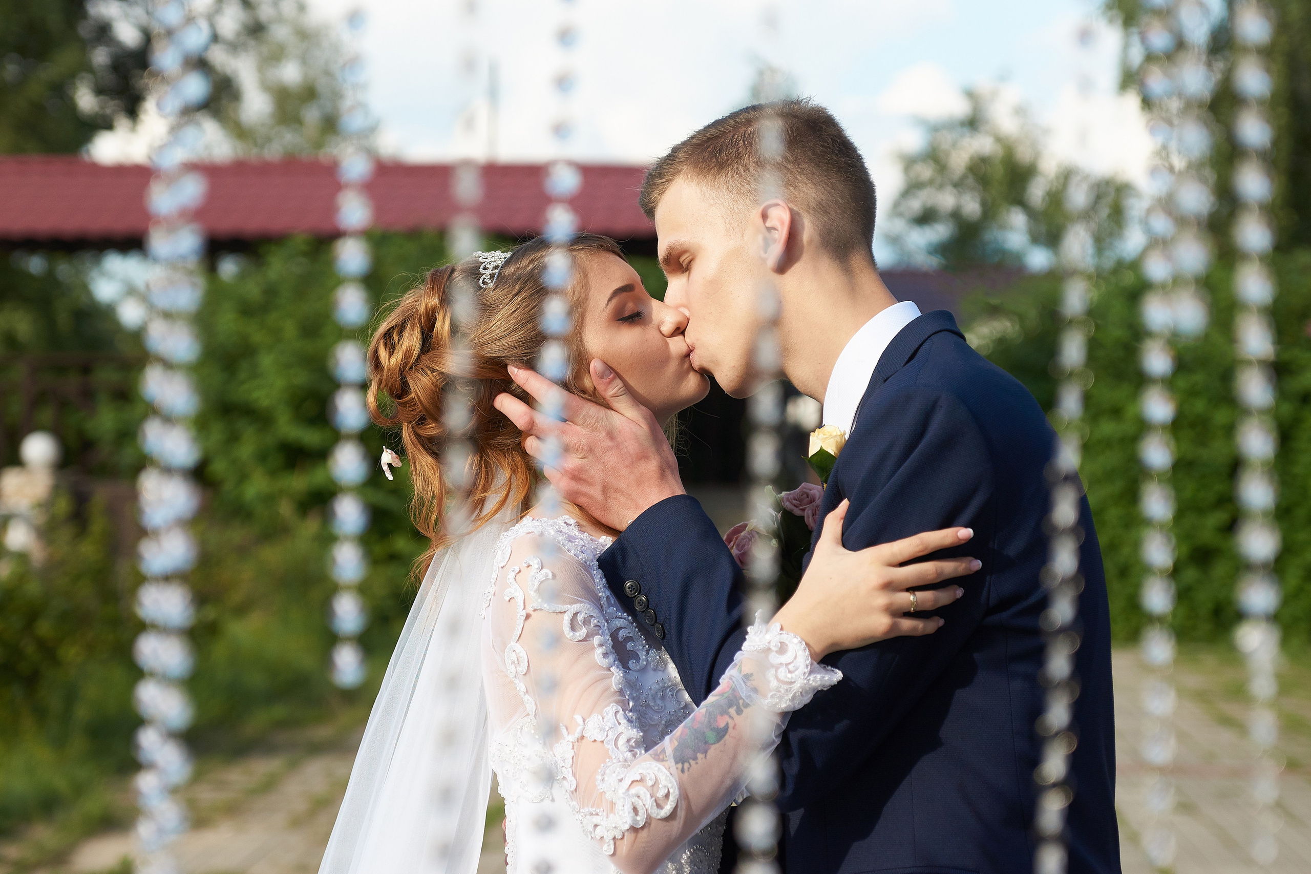 Поцелуй жениха и невесты.