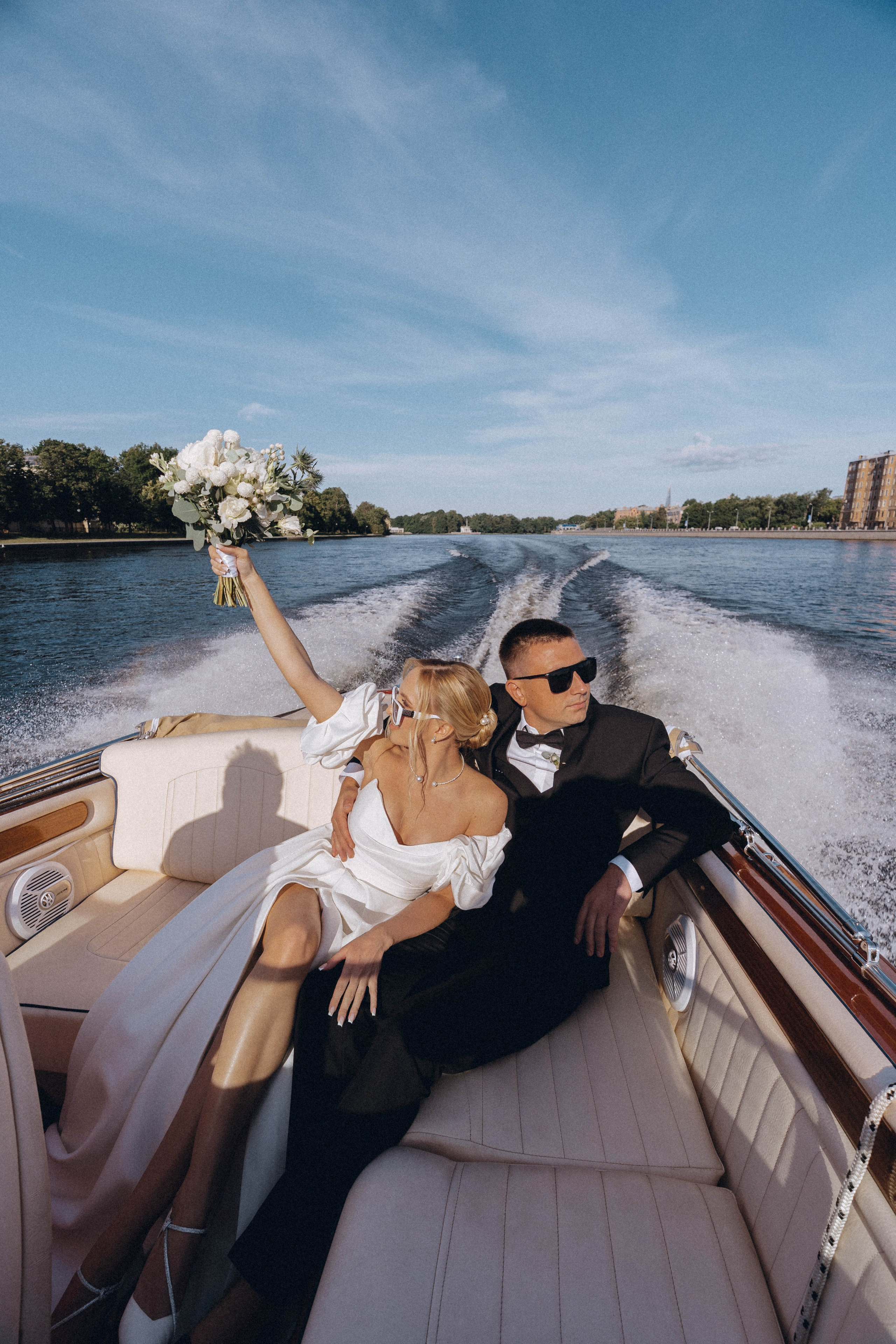 СВАДЕНБНАЯ СЬЕМКА НА КАТЕРЕ ПО КАНАЛАМ САНКТ-ПЕТЕРБУРГА И В АКВАТОРИИ НЕВЫ. Профессиональный фотограф, Санкт-Петербург — Виктория Богомолова
