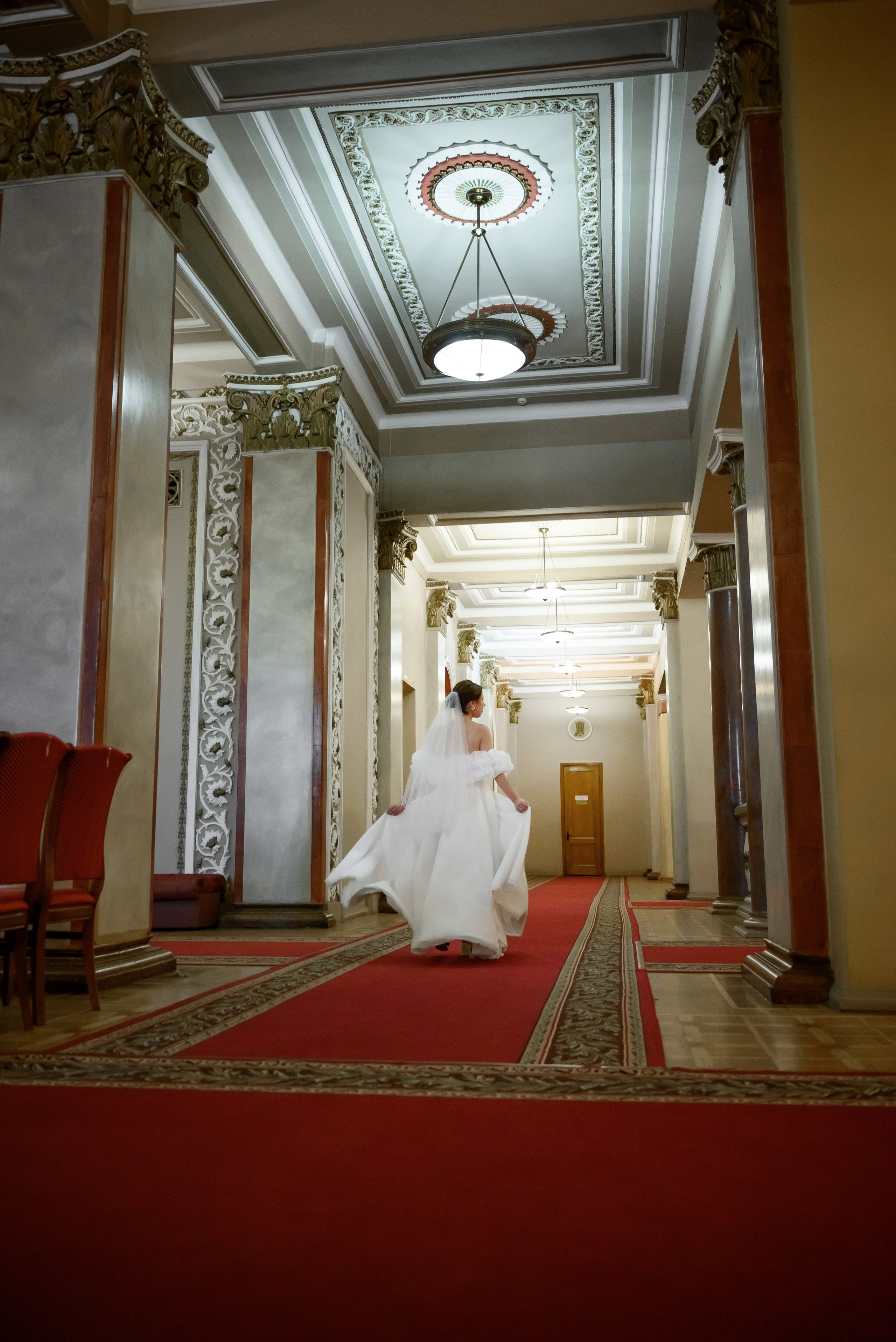 Прогулка в театре и по центру города. Юлия Басня семейный и свадебный фотограф в Донецке