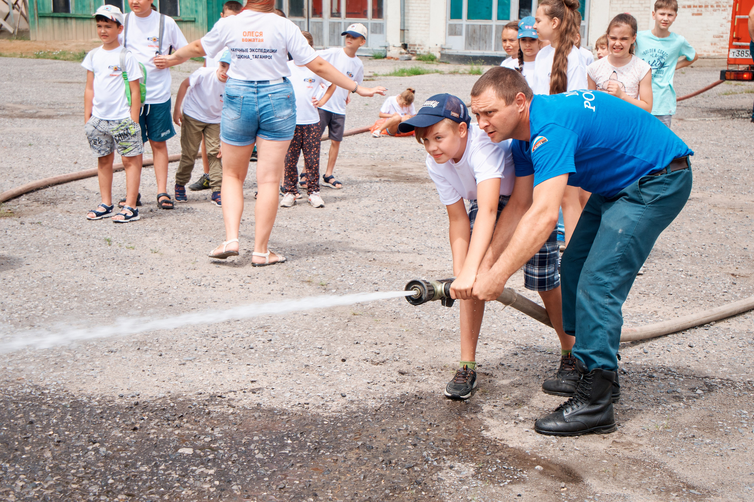 Детский лагерь ДЮНА. Поход в «Пожарно-спасательную часть № 22». Фотограф Таганрог Анна Трайжон