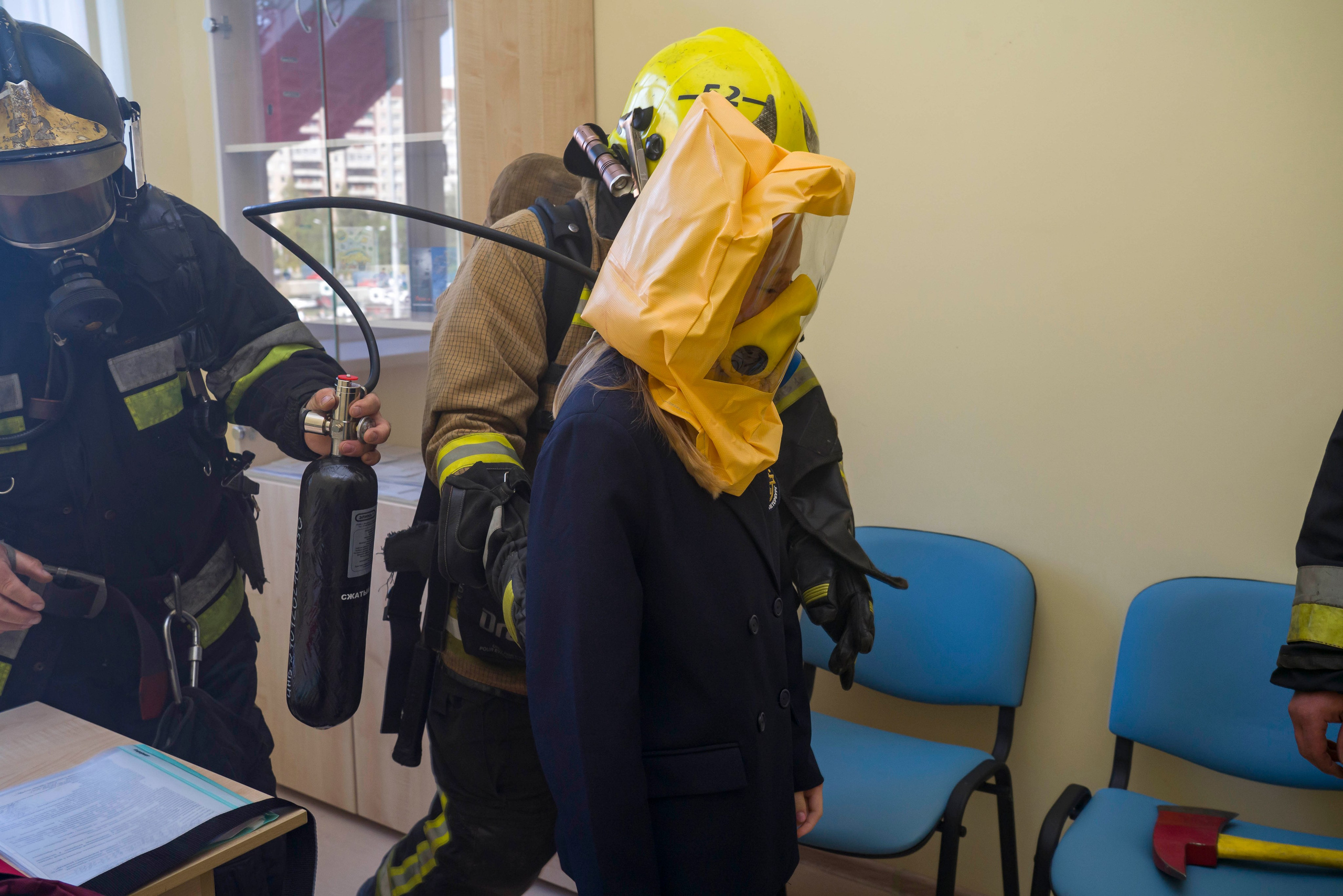 МЧС тренировка эвакуации в школе. Фотограф в Санкт-Петербурге. Репортажная и все съёмки для бизнеса