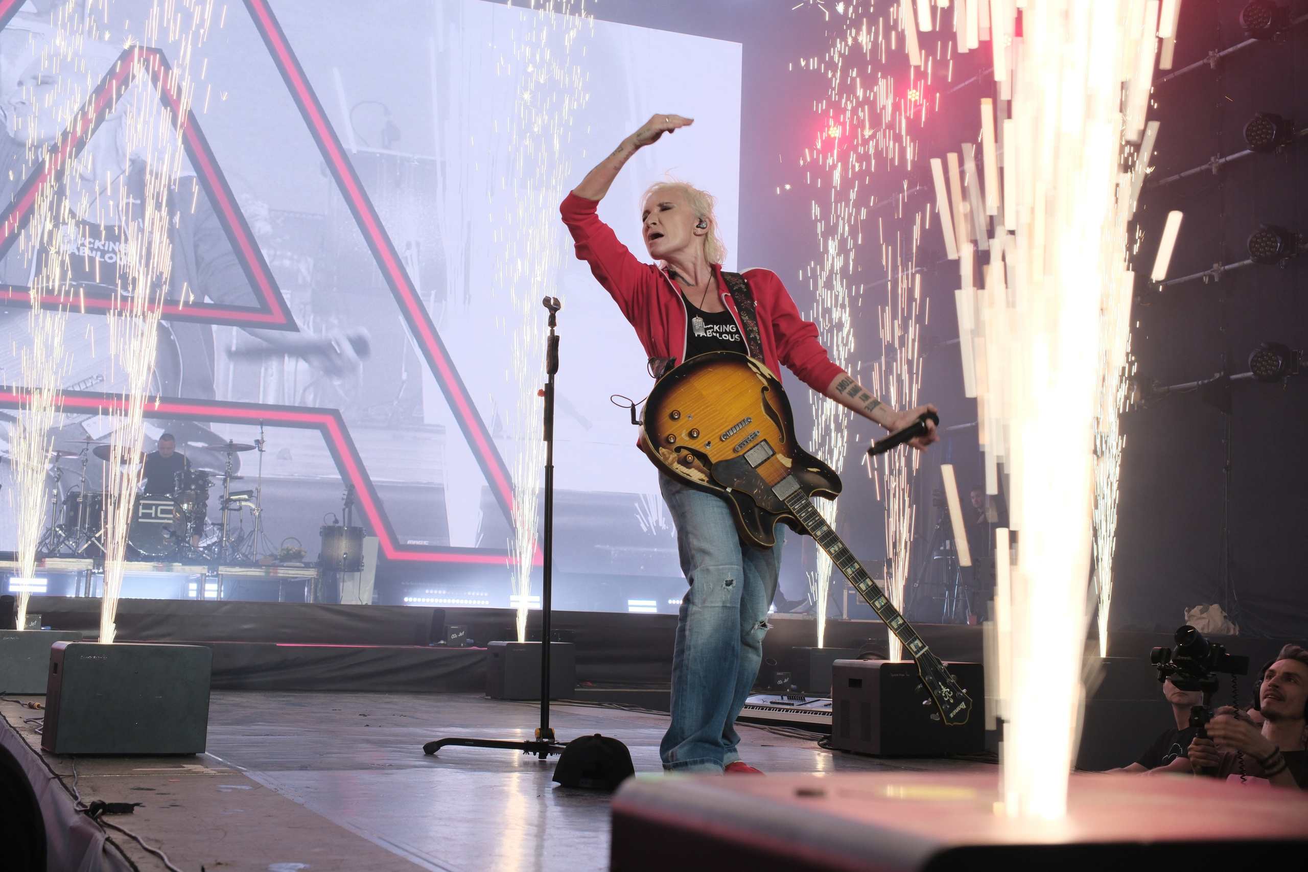 Диана Арбенина (группа «Ночные снайперы») — Москва, МТС Live Лето 2024. RedGeek - блогер и стручњак за образовање и ИТ Кирил Ситнов