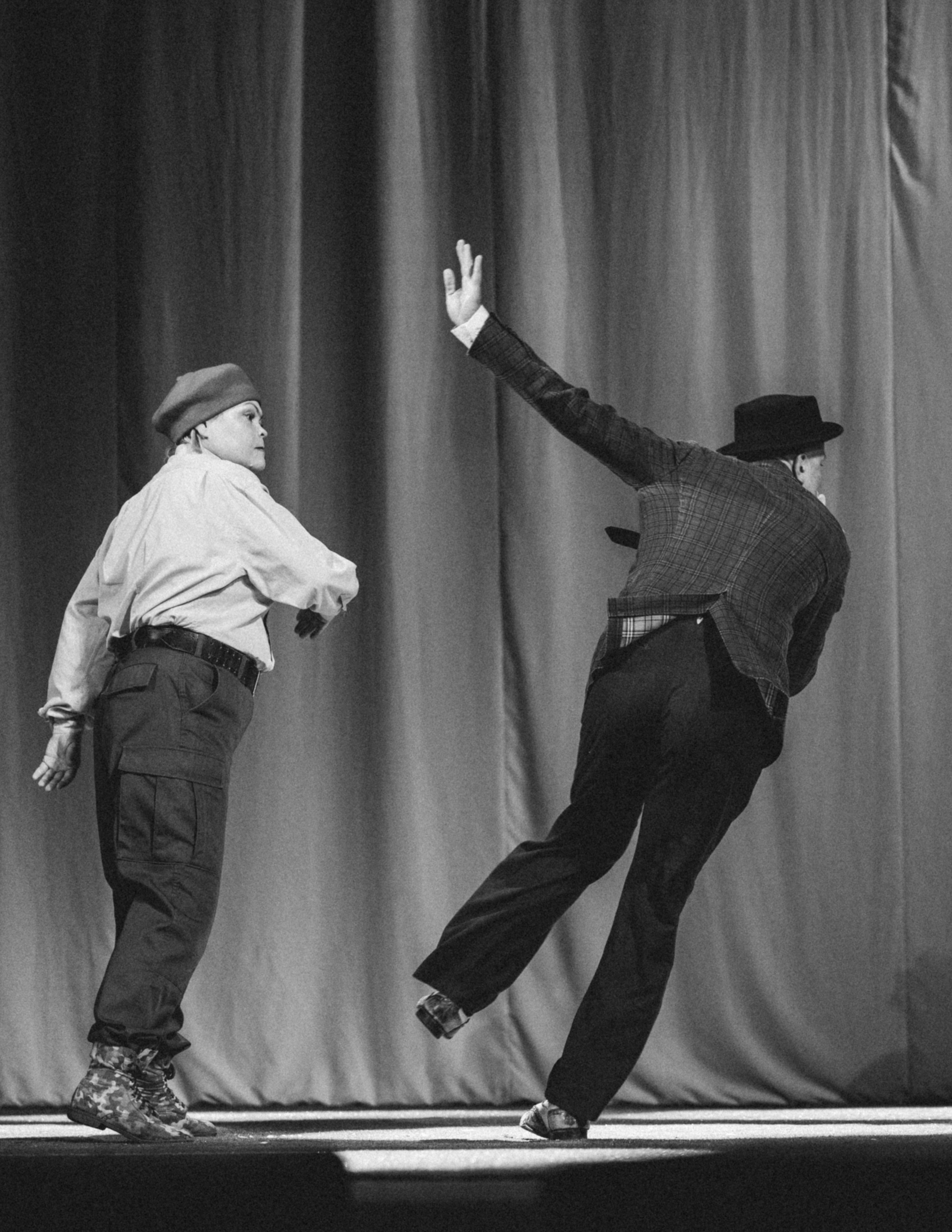 Спектакль Егора Дружинина «Всюду жизнь»