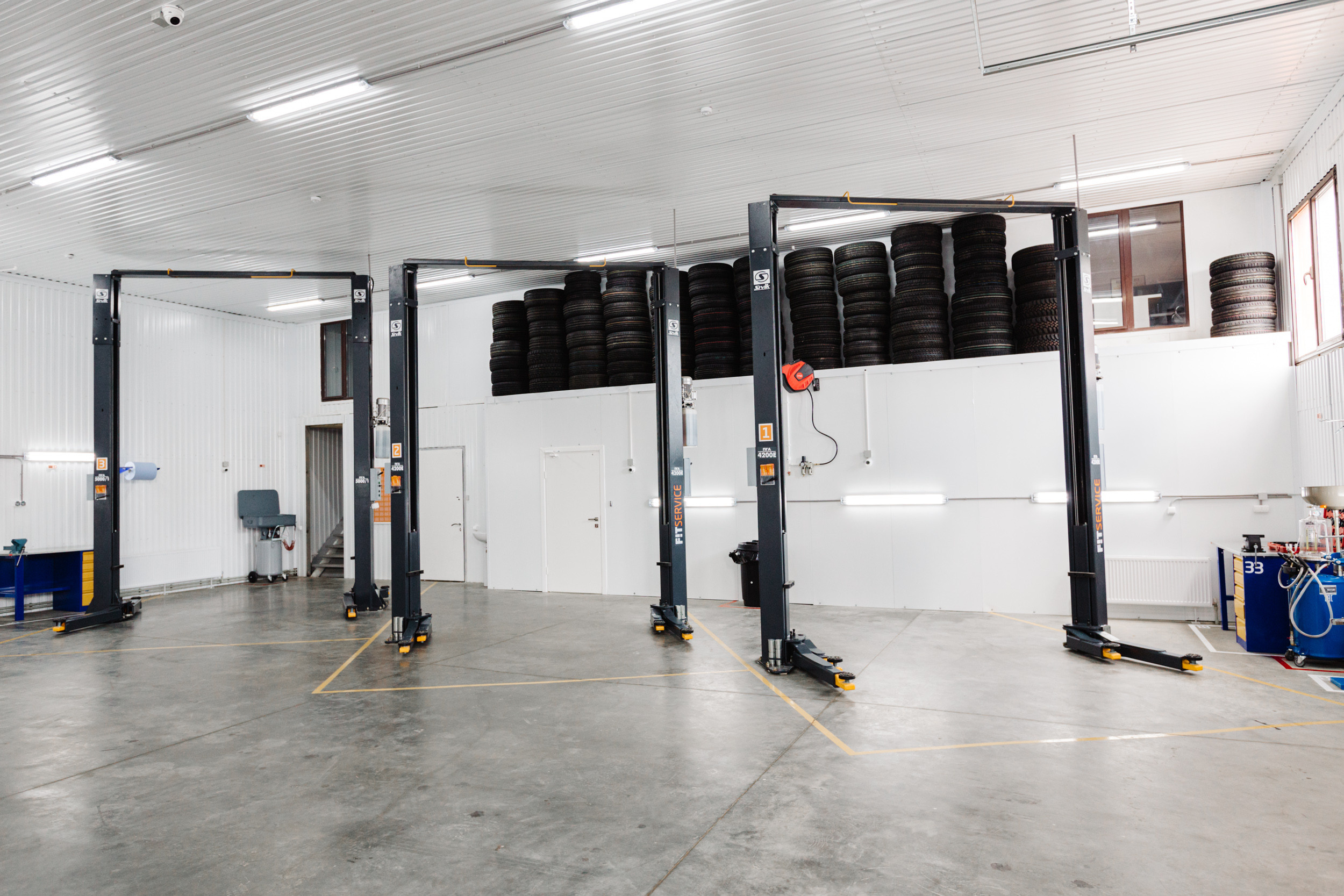 Автомобильный салон Vianor. Photographer and videographer for wedding in Italy: Rome, Milan, Venic