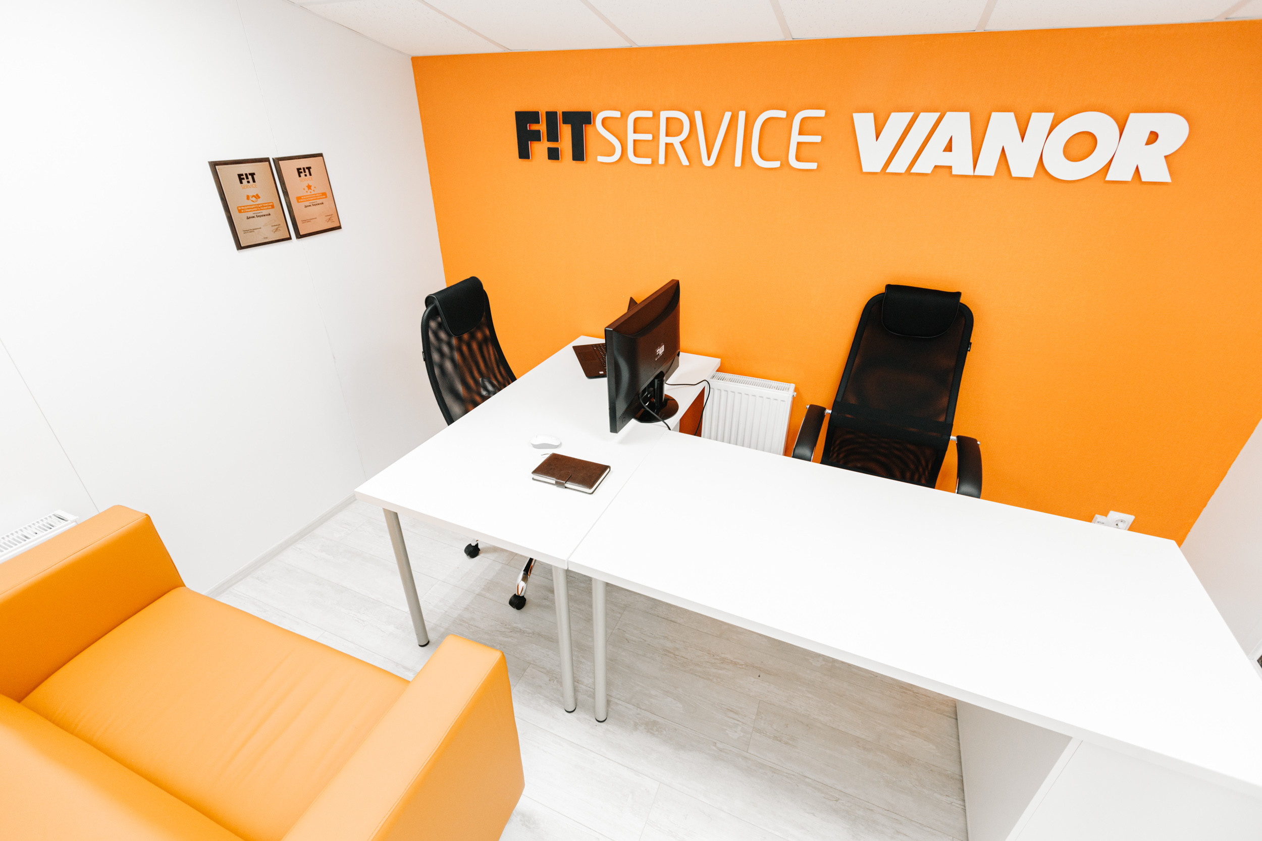 Автомобильный салон Vianor. Photographer and videographer for wedding in Italy: Rome, Milan, Venic