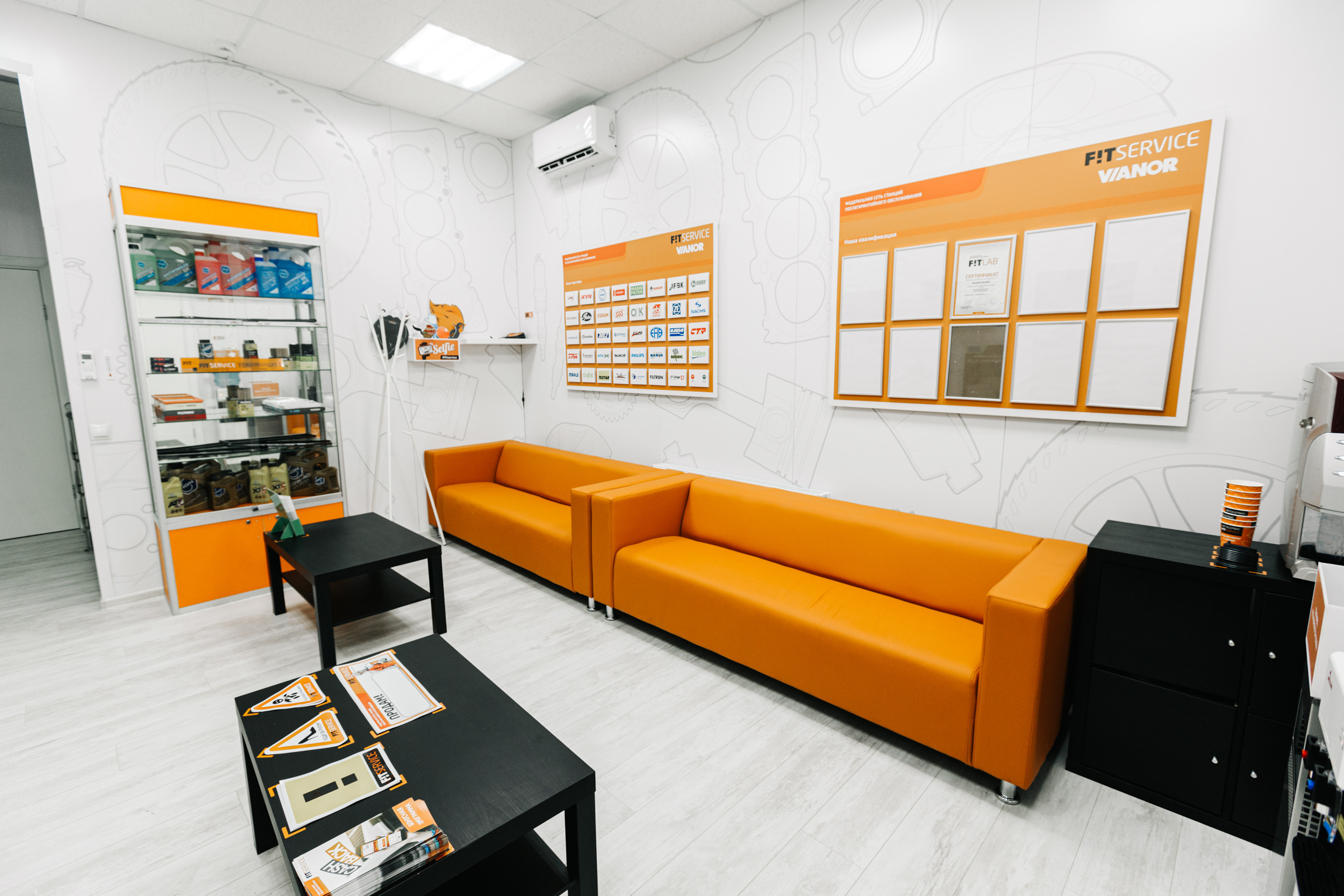 Автомобильный салон Vianor. Photographer and videographer for wedding in Italy: Rome, Milan, Venic