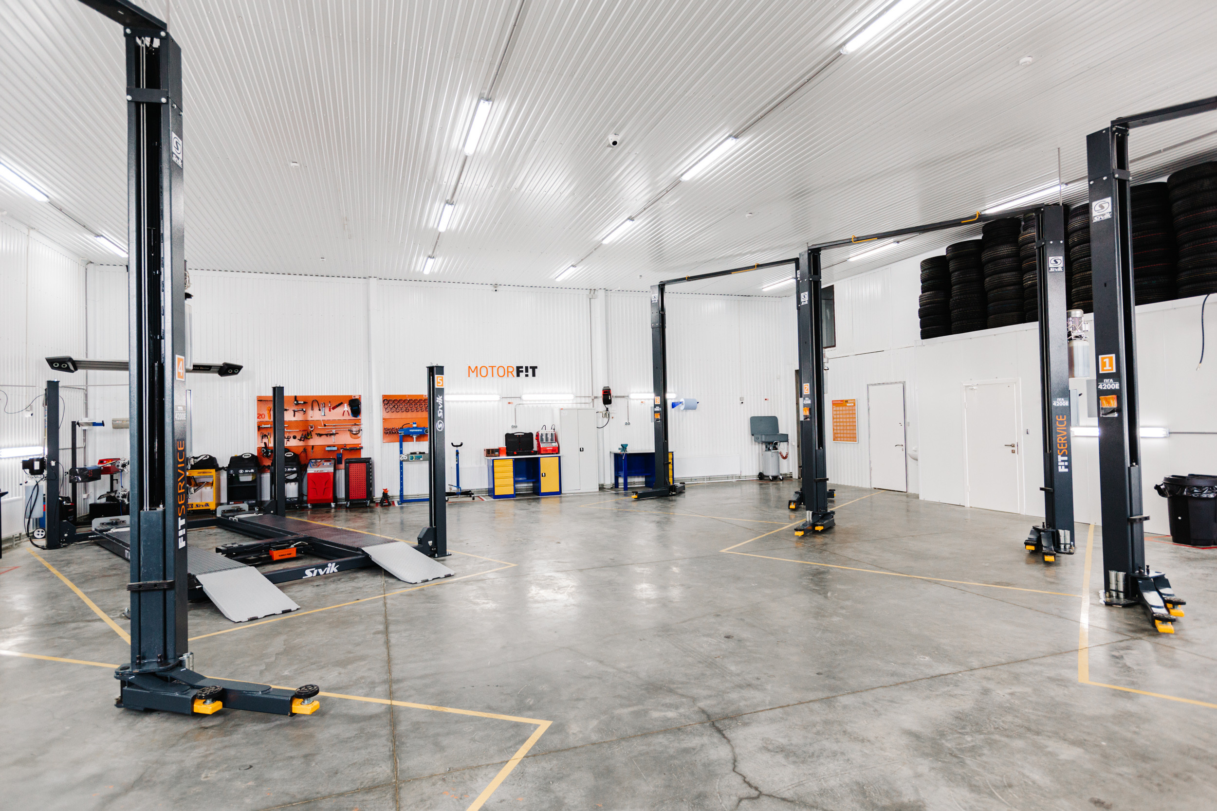 Автомобильный салон Vianor. Photographer and videographer for wedding in Italy: Rome, Milan, Venic