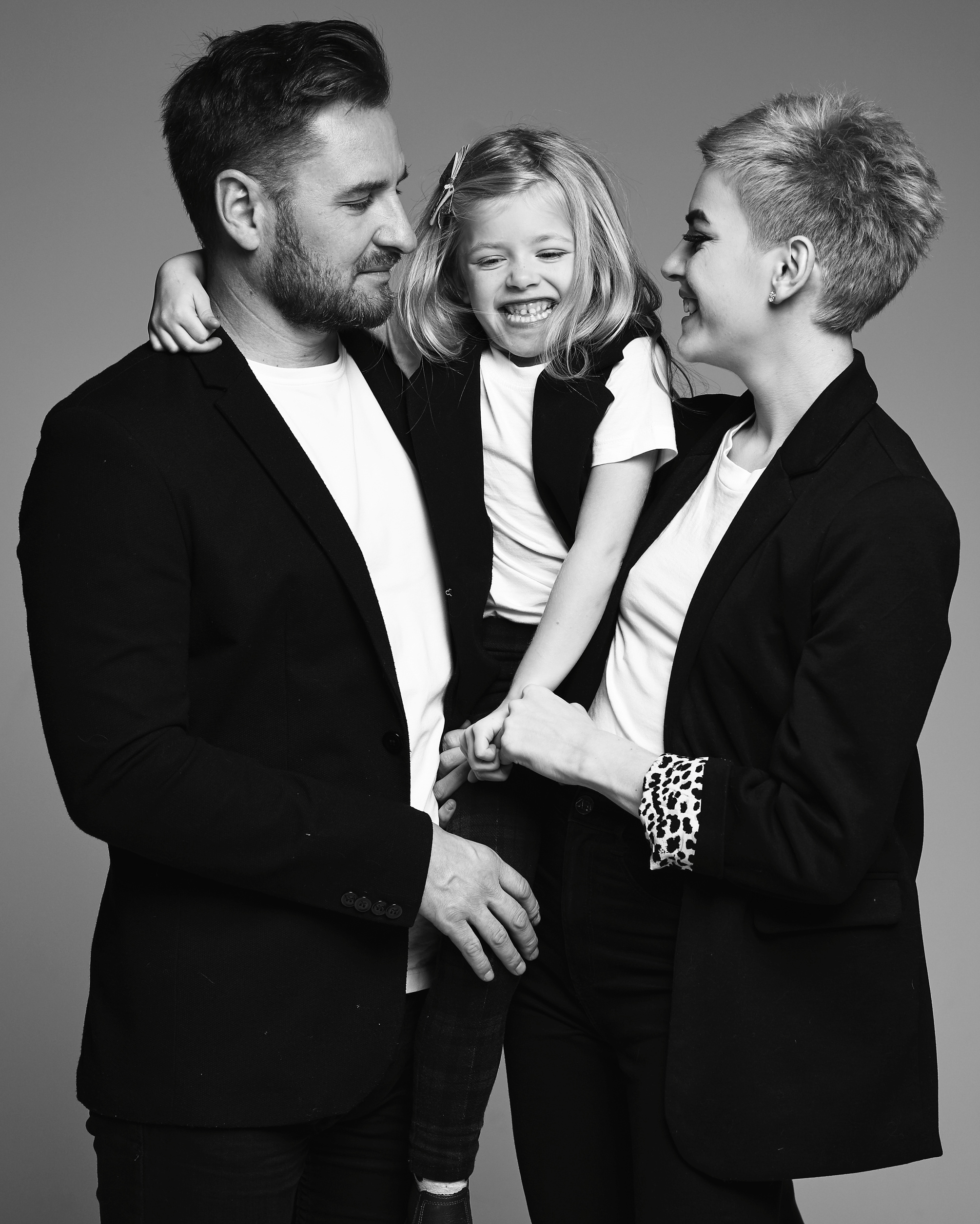 Семейная съемка в нестандартных декорациях. Иван Март Свадебный и портретный фотограф Тюмень