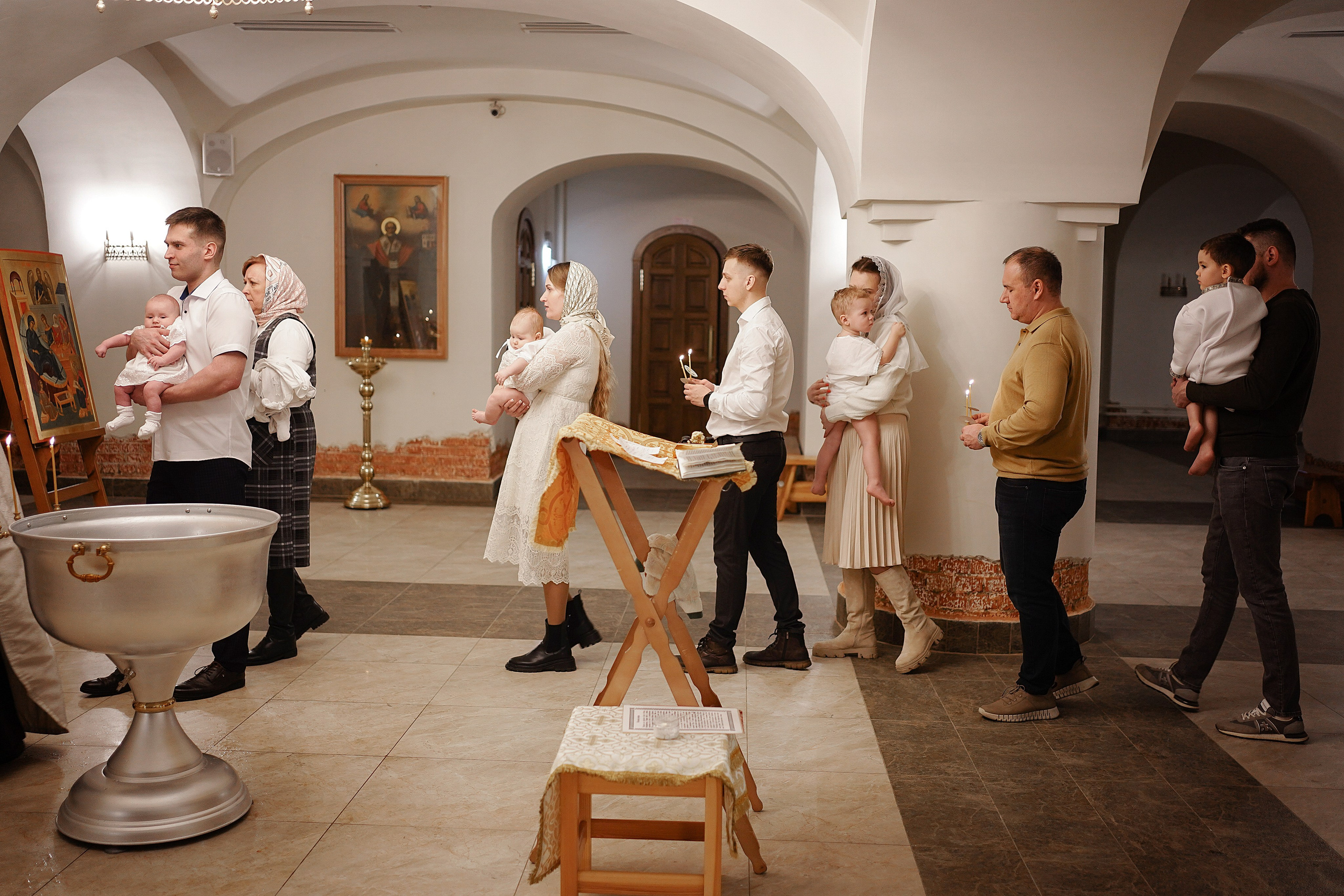 Таинство Крещения в храме Живоначальной Троицы в Троицке. Семейный и детский фотограф в Москве Екатерина Офицерова