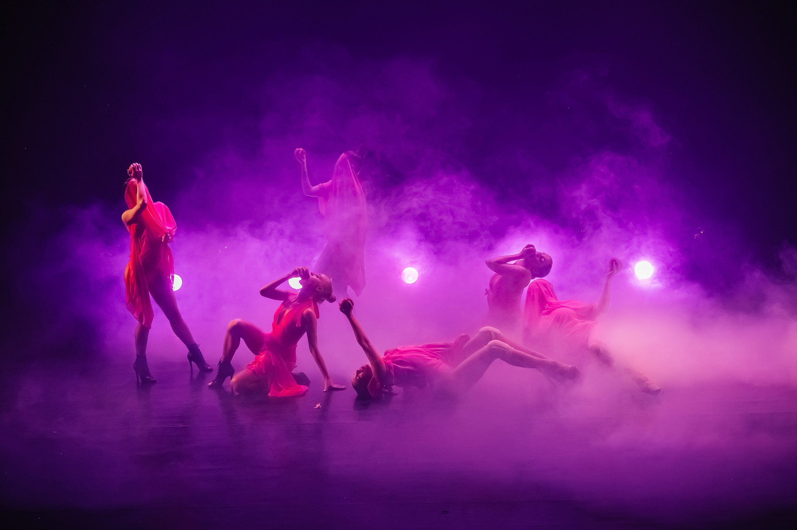 Танцевальное шоу «Ароматы. Искушение». Художник по свету Максим Сергачев