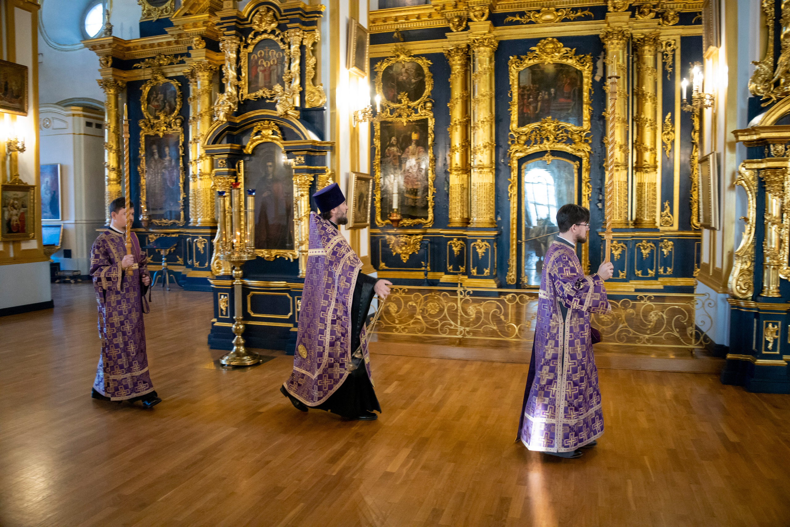 ВСЕНОЩНОЕ БДЕНИЕ С ЧИНОМ ИЗНЕСЕНИЯ ЧЕСТНОГО И ЖИВОТВОРЯЩЕГО КРЕСТА ГОСПОДНЯ. НИКОЛО-БОГОЯВЛЕНСКИЙ МОРСКОЙ СОБОР