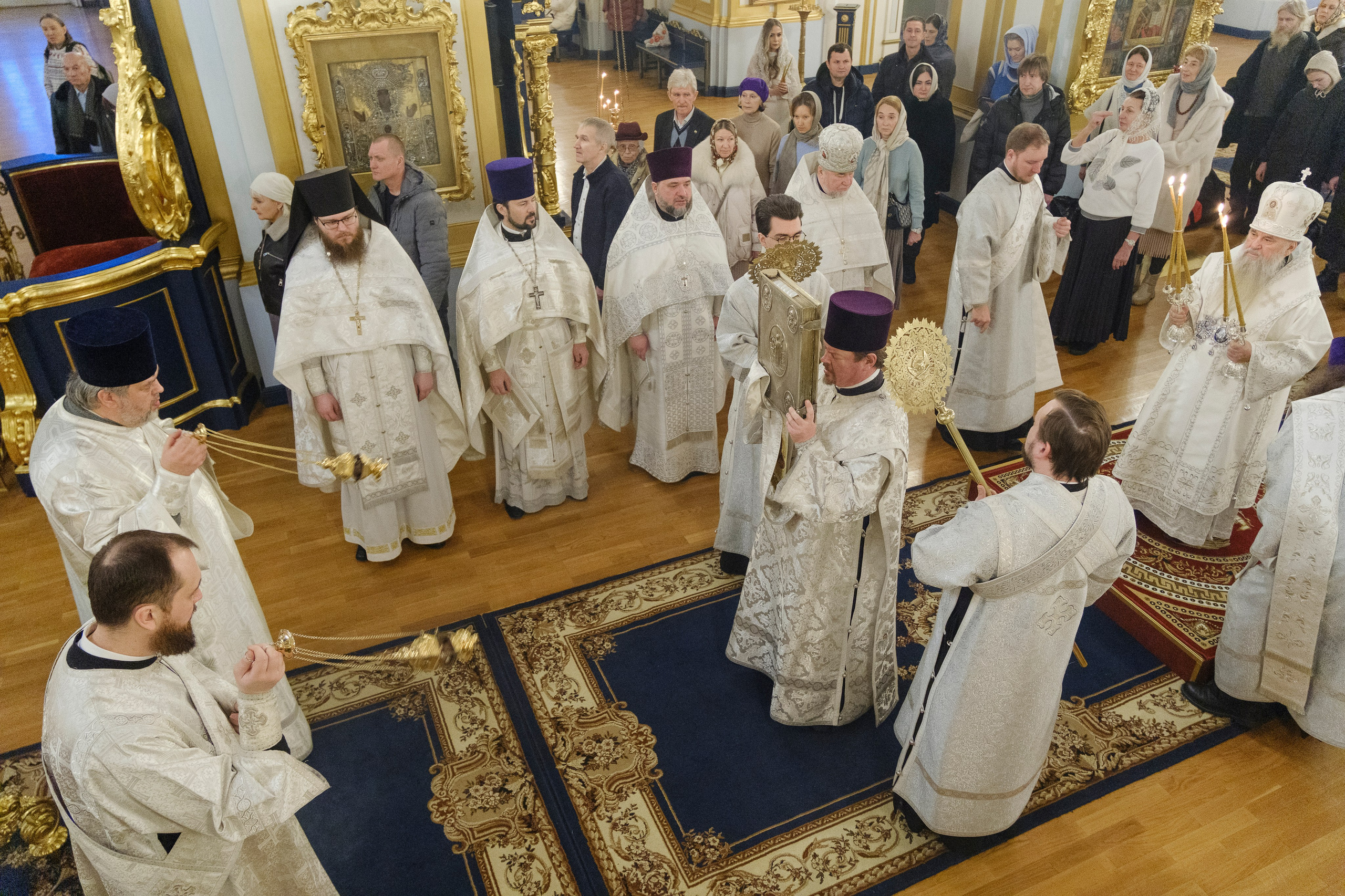 Божественная литургия в Николо-Богоявленском морском соборе. НИКОЛО-БОГОЯВЛЕНСКИЙ МОРСКОЙ СОБОР