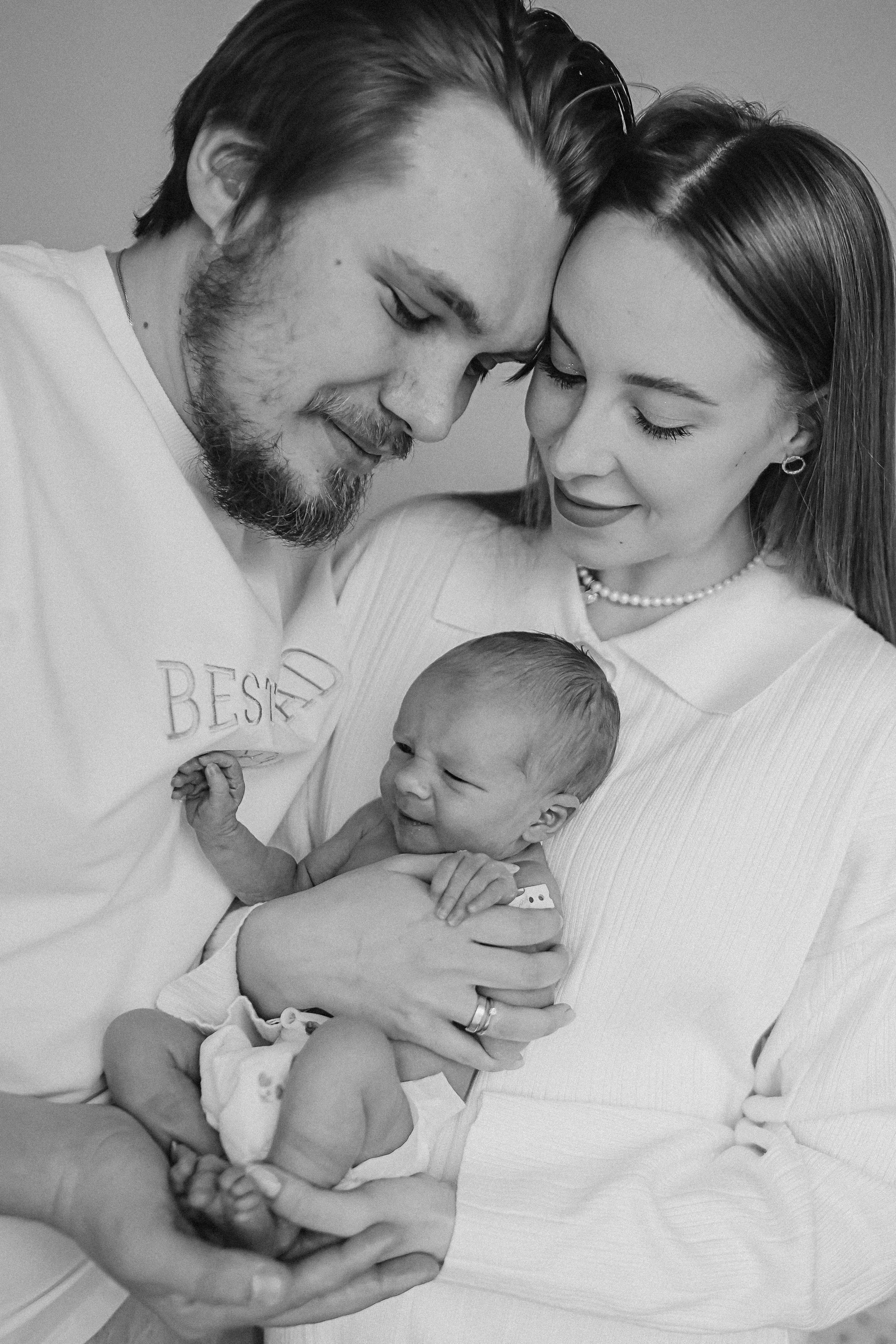 Выписка палата+внизу ПЦЭ. Семейный фотограф Тюмень, фотограф на роды Салмина Мария