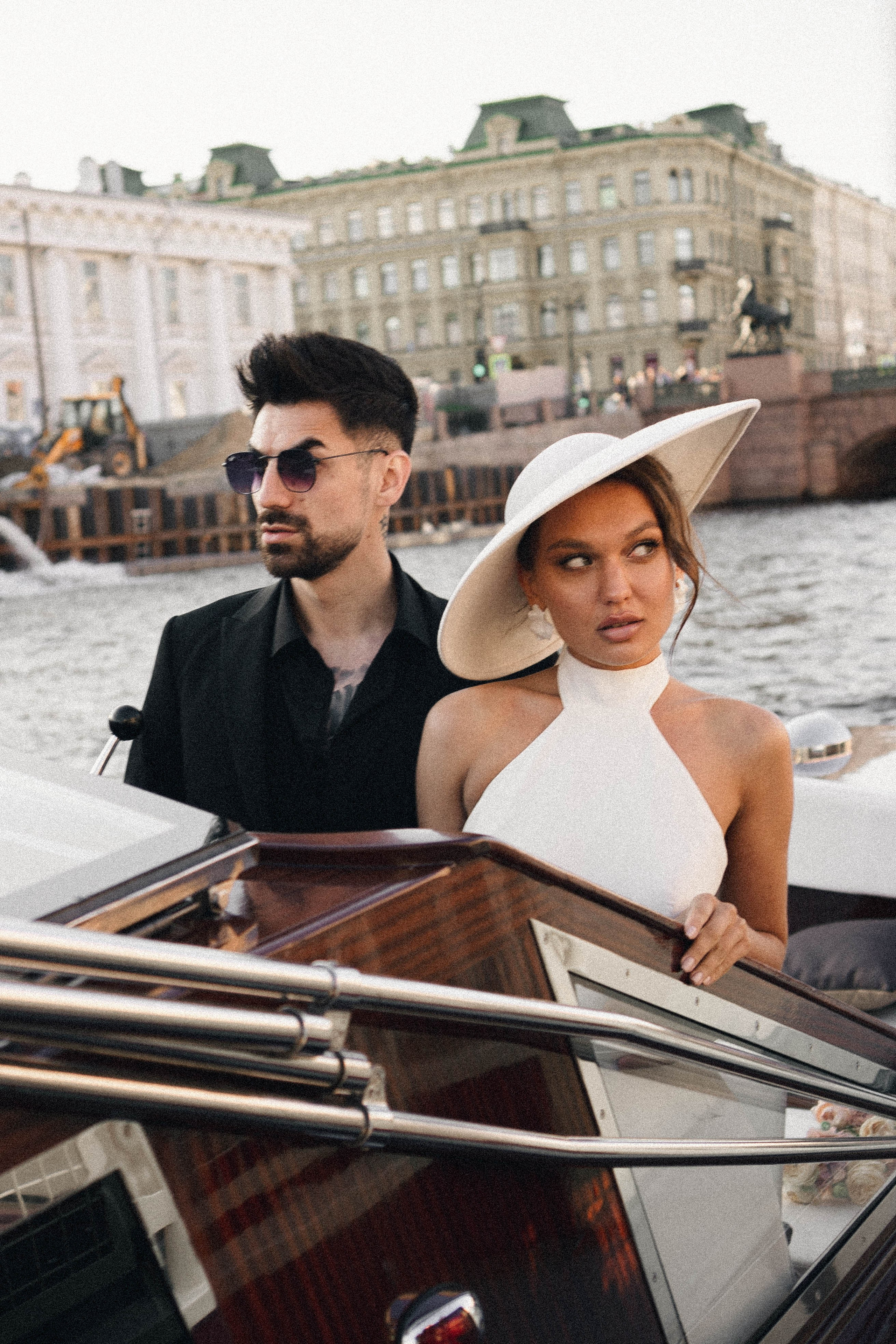 СВАДЕНБНАЯ СЬЕМКА НА КАТЕРЕ ПО КАНАЛАМ САНКТ-ПЕТЕРБУРГА И В АКВАТОРИИ НЕВЫ. Профессиональный фотограф, Санкт-Петербург — Виктория Богомолова