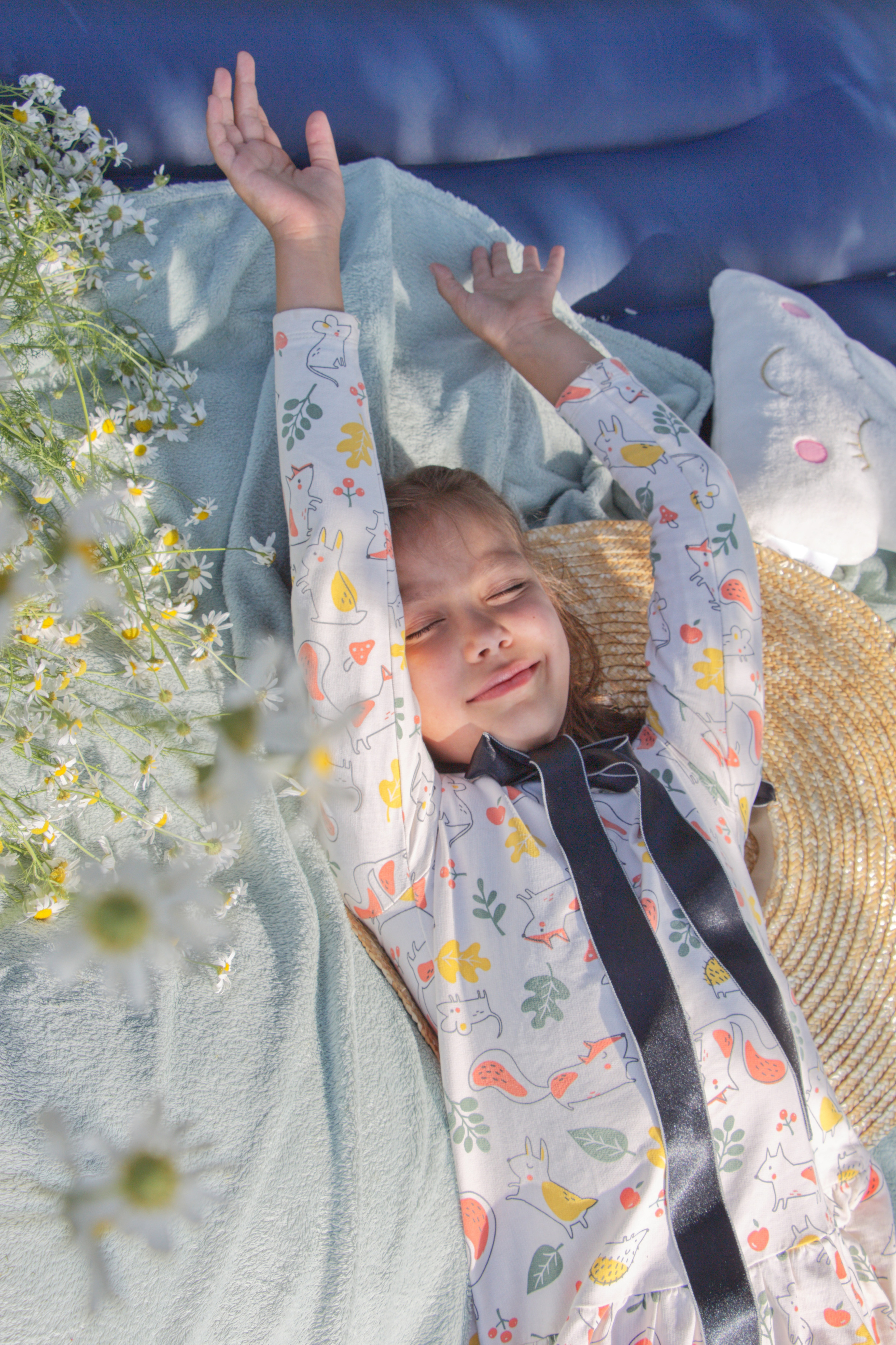 Юлия с детьми на прогулке в сквере. Творческая, семейная Фотосъемка ДоброДарова Елена Омск