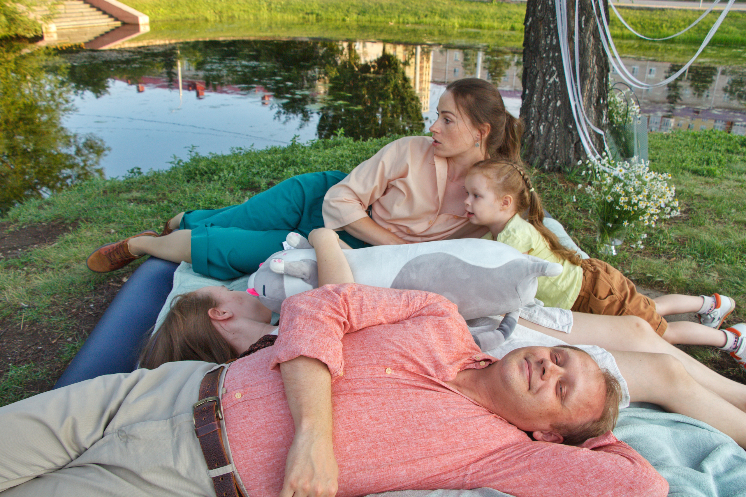 Семья Савиновых на прогулке в сквере…. Творческая, семейная Фотосъемка ДоброДарова Елена Омск