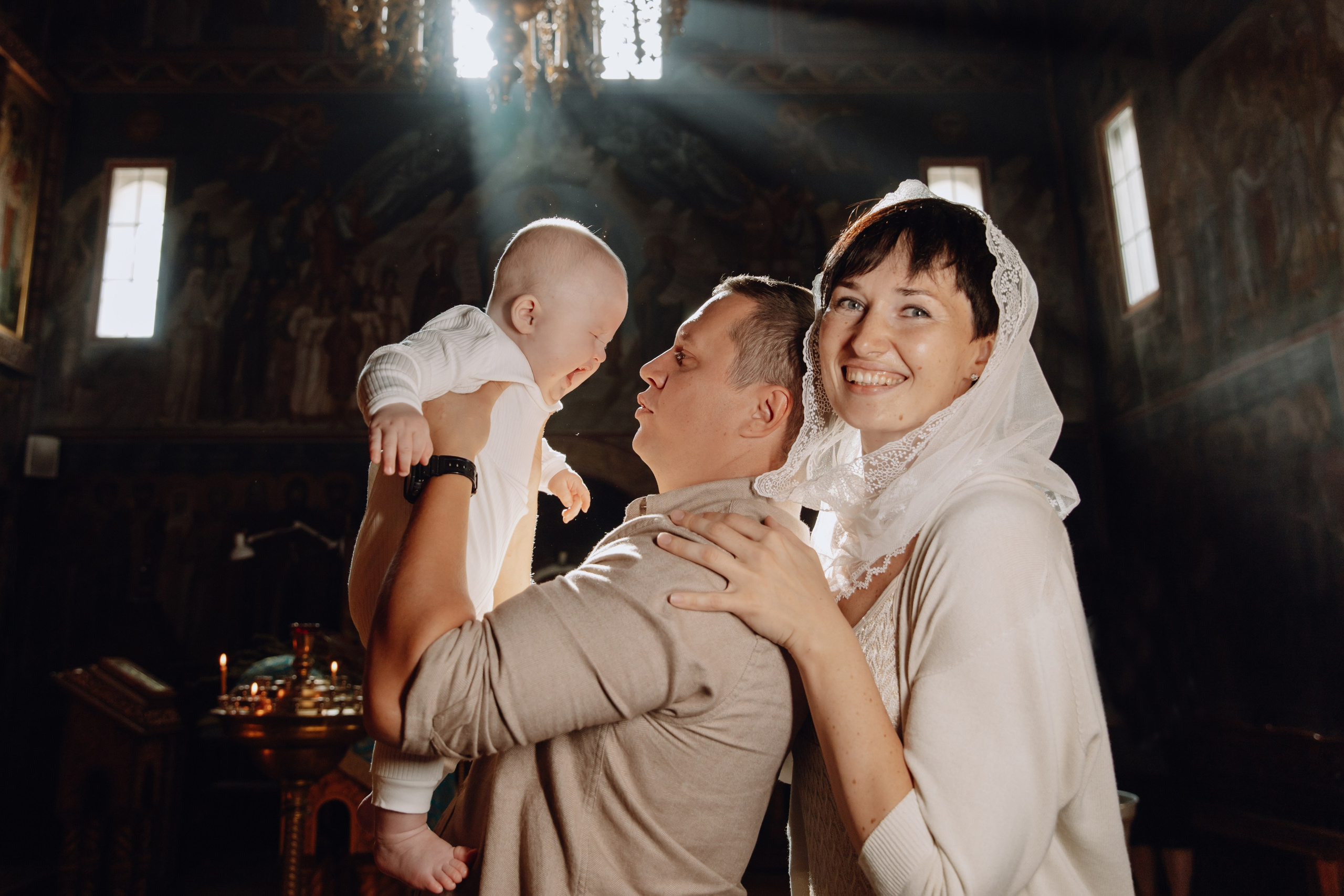 Таинство крещения в Холках. Фотограф Максим Никонов