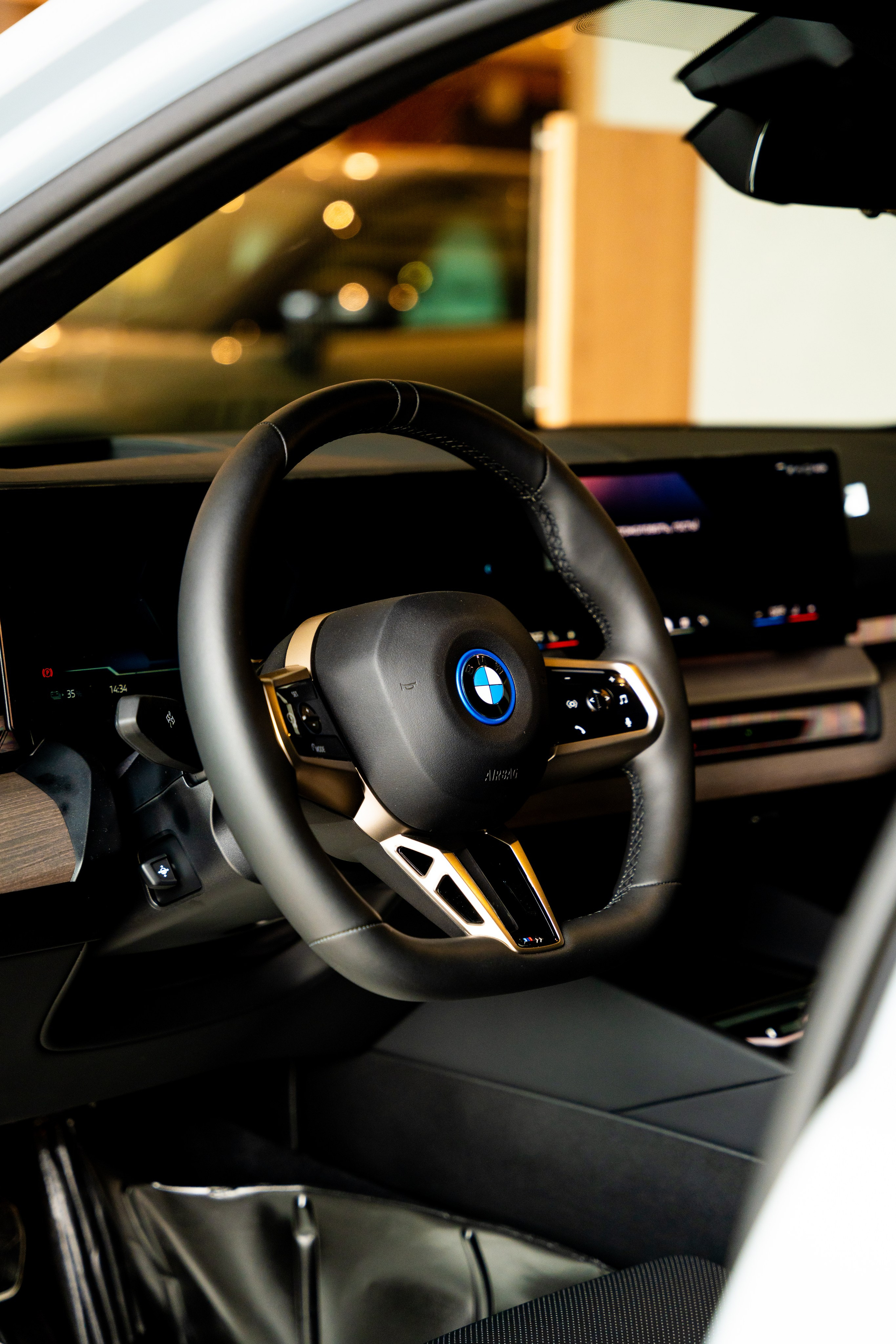 Интерьерная фотосъемка автосалона Elrus в Краснодаре. Zeekr, LiXiang Профессиональная фотосъемка интерьера премиум-автосалона в Краснодаре. Шедевры для Вас! Фотограф и Видеограф в Краснодаре Пахиев Руслан