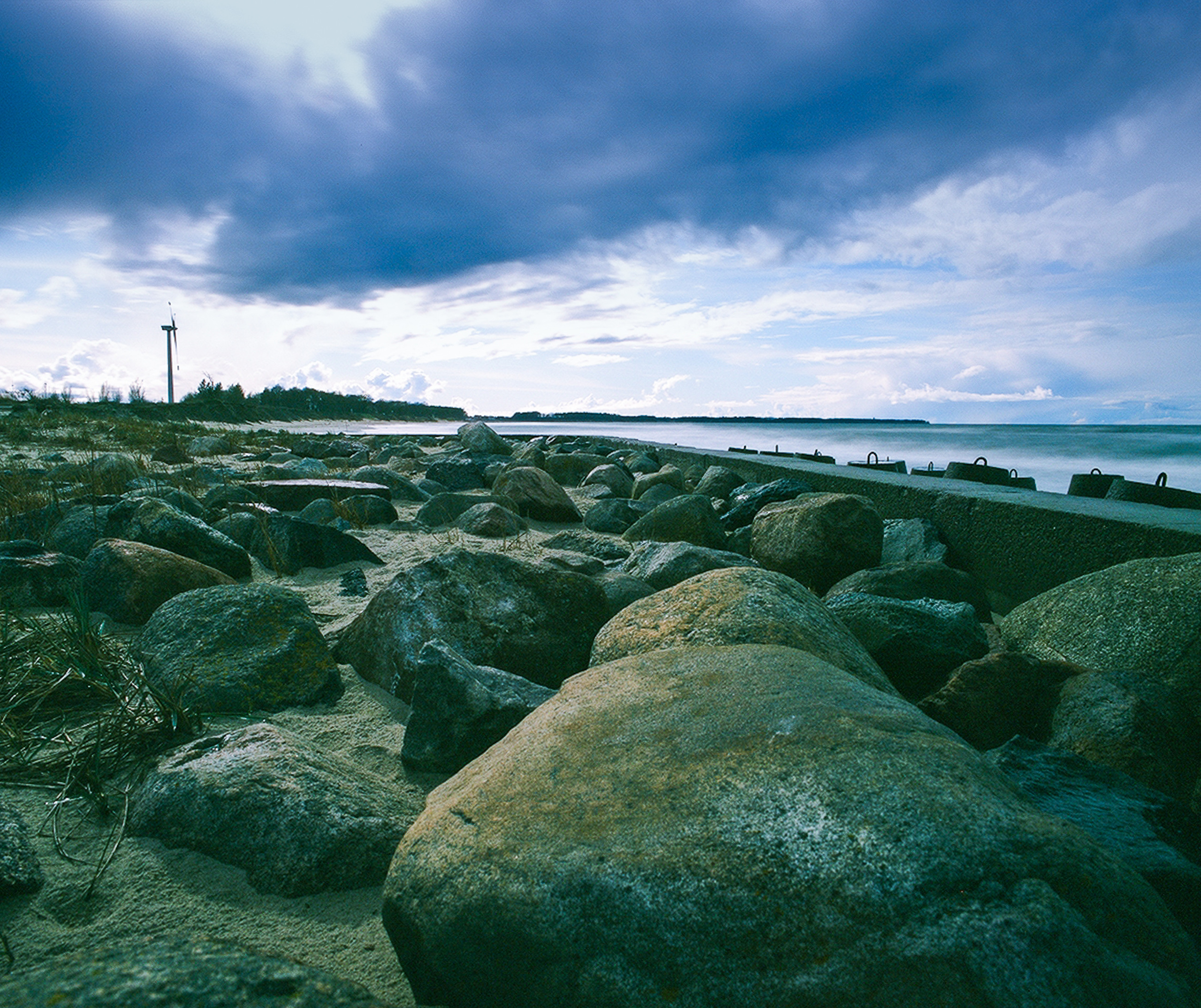 Калининградская область, поселок Сокольники, побережье Балтийского моря (снимок сделан на просроченную слайдовую пленку Fuji, камерой Pentax 67ii)
