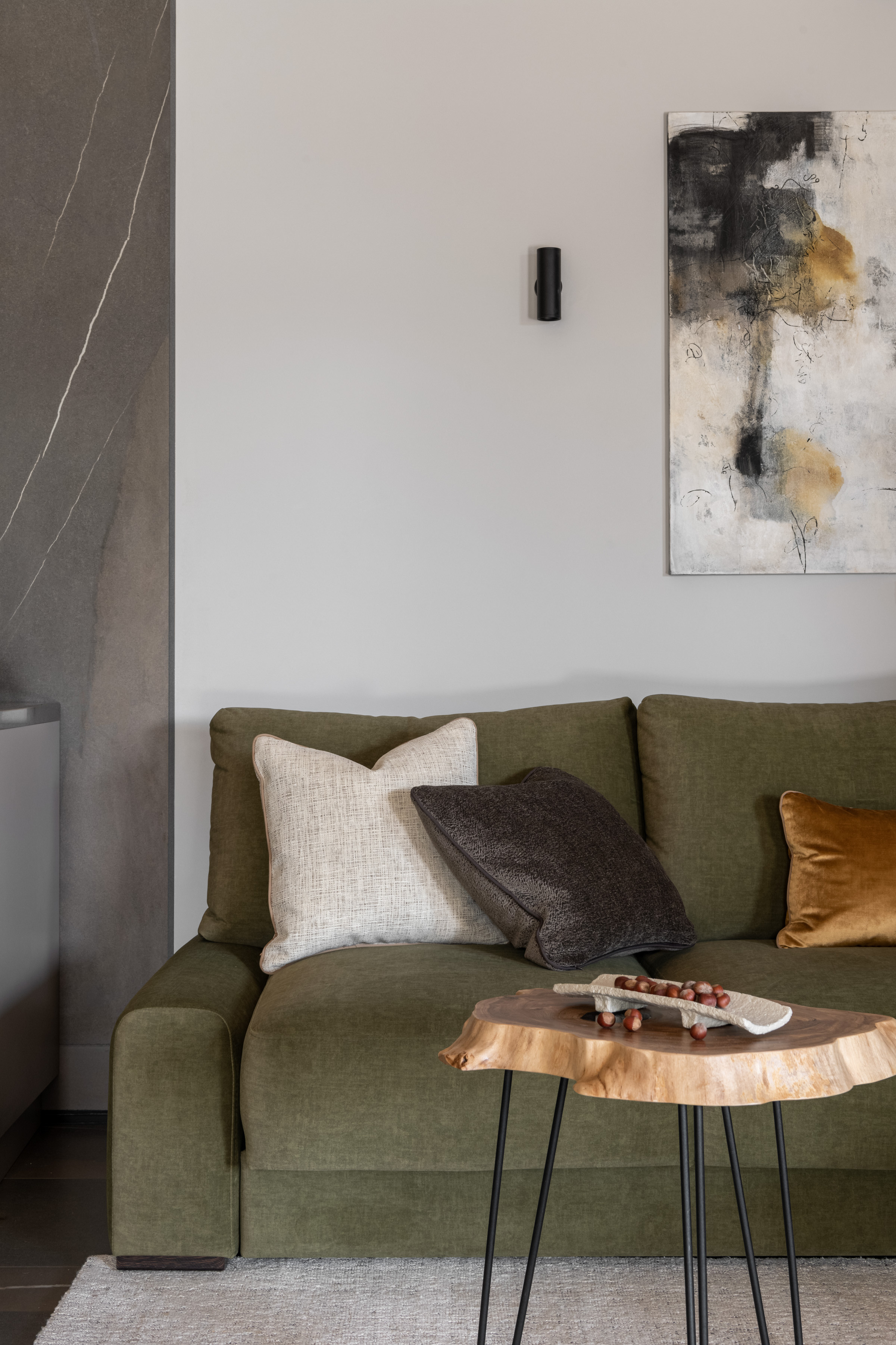 Фото. Художник-абстракционист Ольга Рикун. Москва