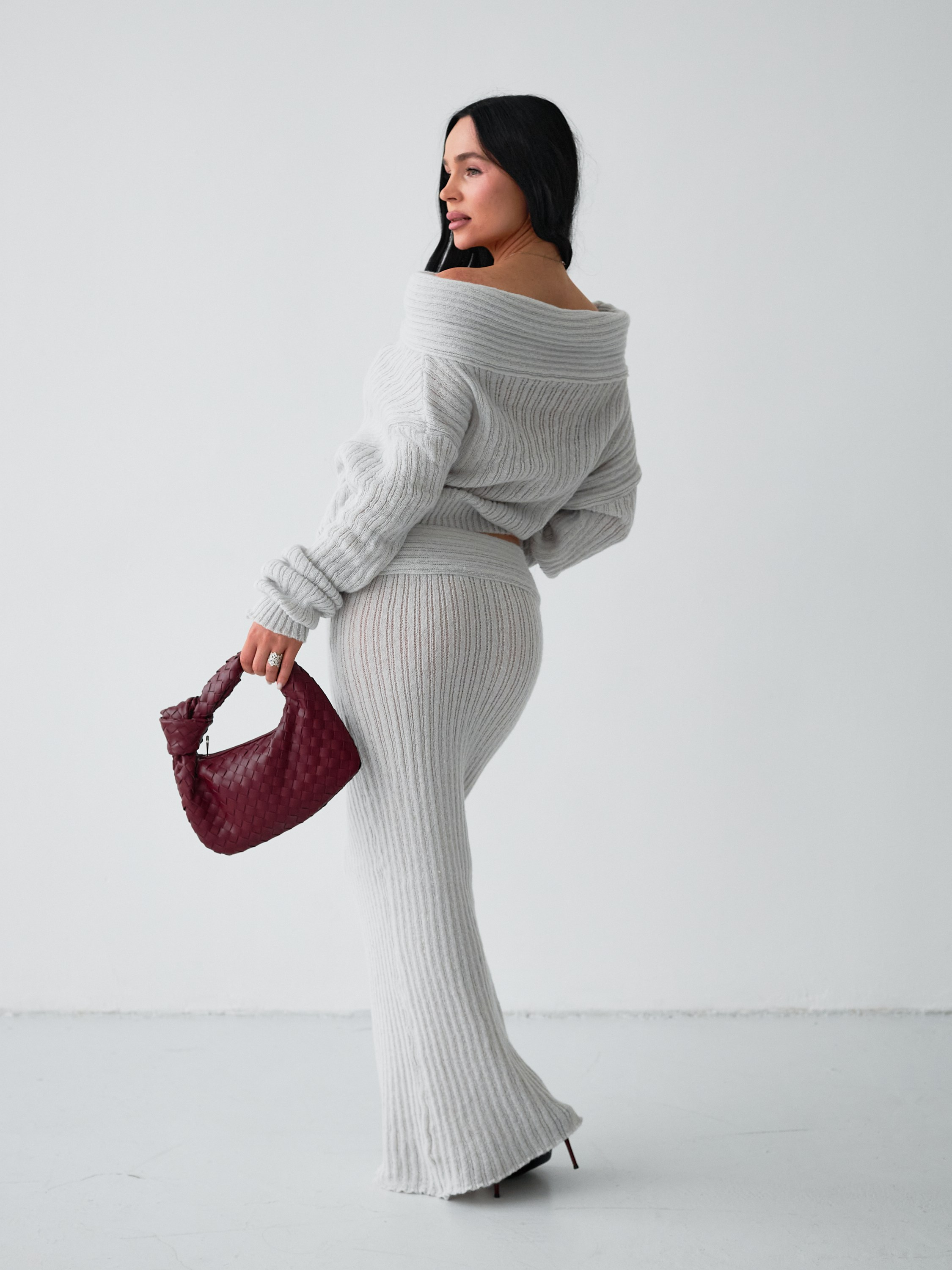 Фотосъемка теплых платьев Екатеринбург Wildberries ВБ Ozon Озон фотосессия одежды Екб заказать цена фотосъемка товара WB трикотаж карточки. Фотограф Екатеринбург Анастасия Жерновская | Маркетплейсы и нейрофото