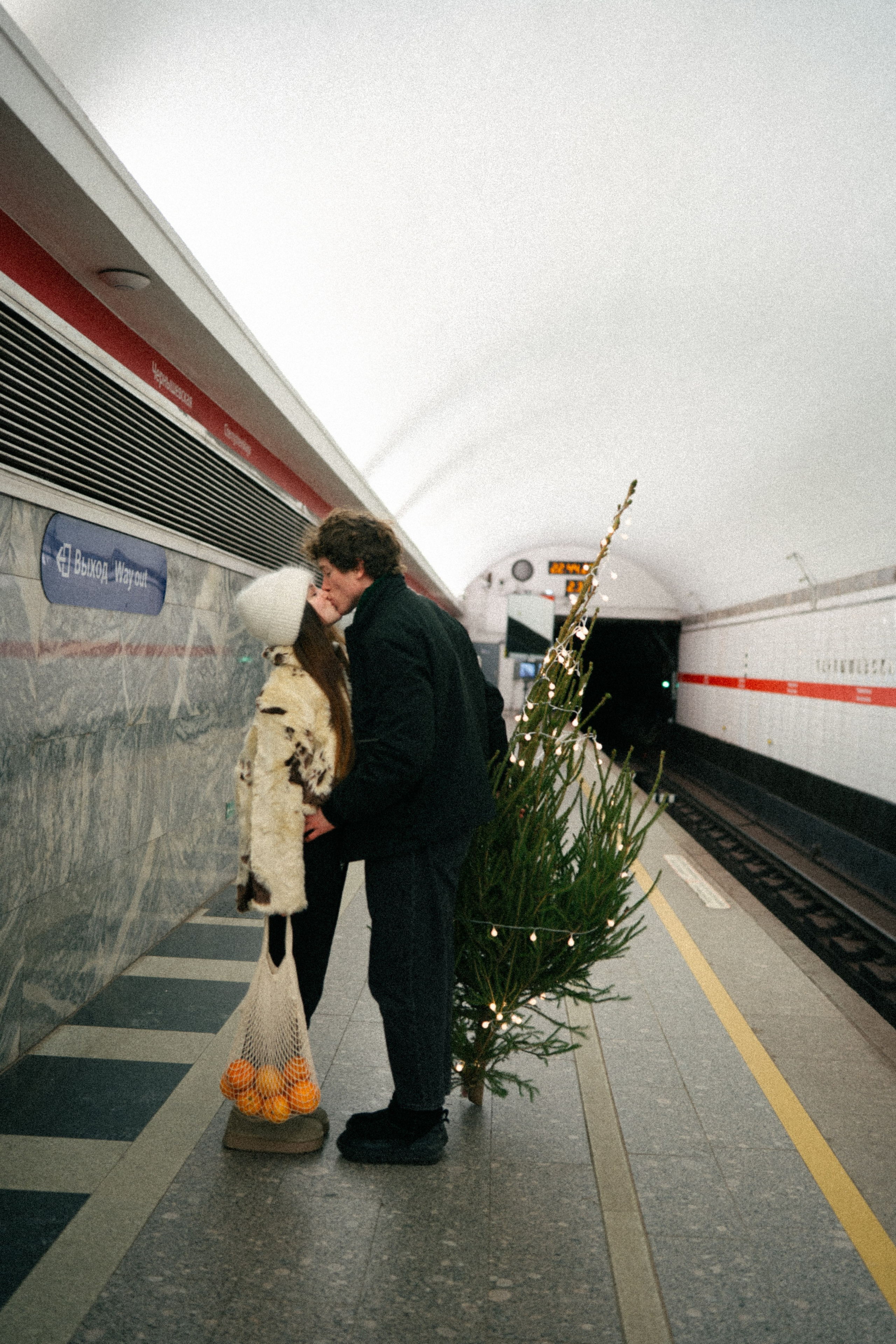 НОВОГОДНЯЯ ПРОГУЛКА ПАРЫ ПО ЧЕРНЫШЕВСКОЙ ПЕРЕД НОВЫМ ГОДОМ. Профессиональный фотограф, Санкт-Петербург — Виктория Богомолова