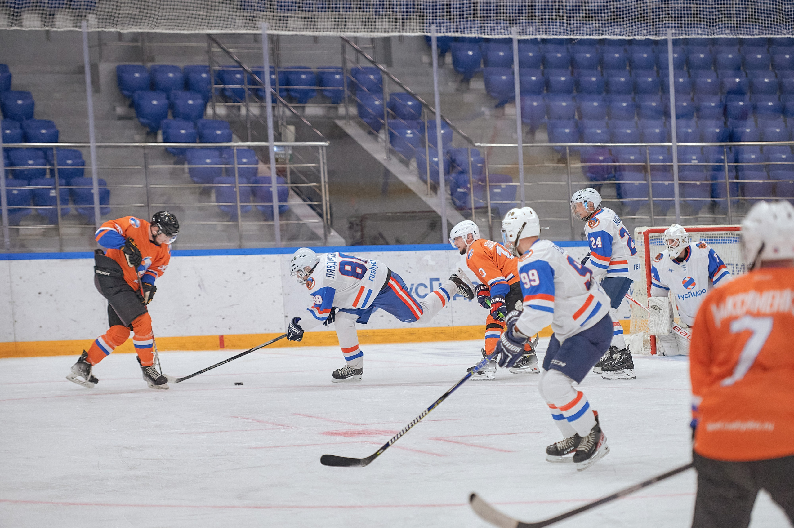 Портфолио репортажной фотосъёмки: Кристалл арена — Хоккей — РусГидро. Фотограф Яковлев Роман — Красноярск