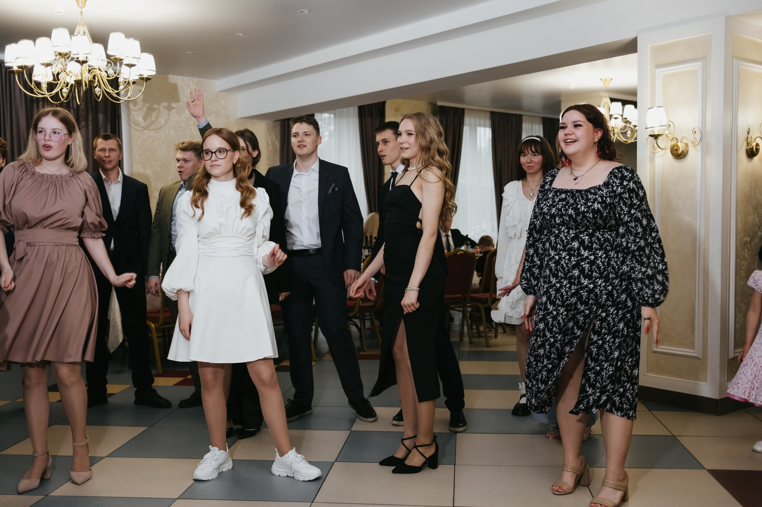 Выпускной 11 класс школы № 30. Свадебный и репортажной фотограф Денис Ожигин в Краснодаре и Краснодарском крае