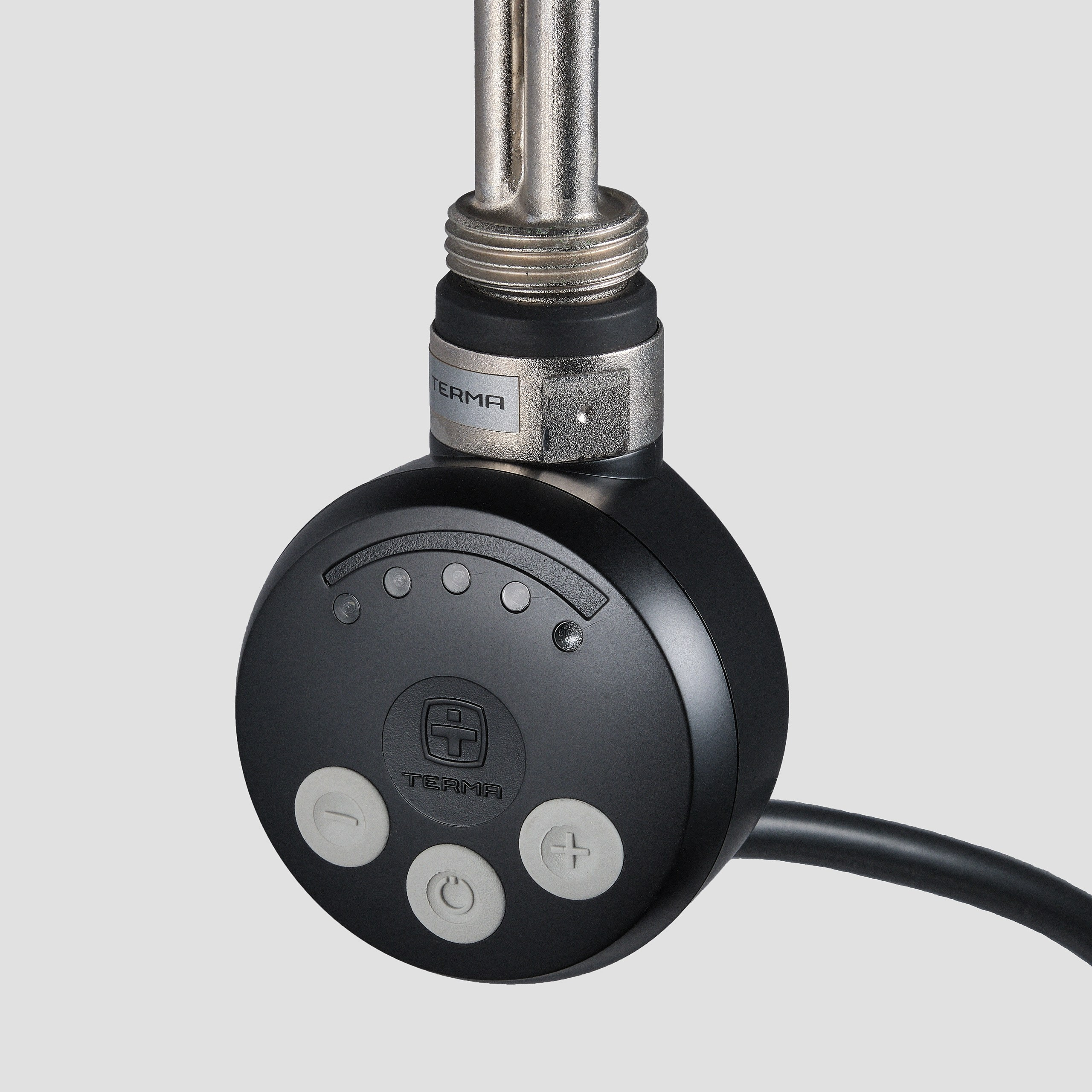 Предметные фотографии регуляторов и нагревателей для отопительных приборов