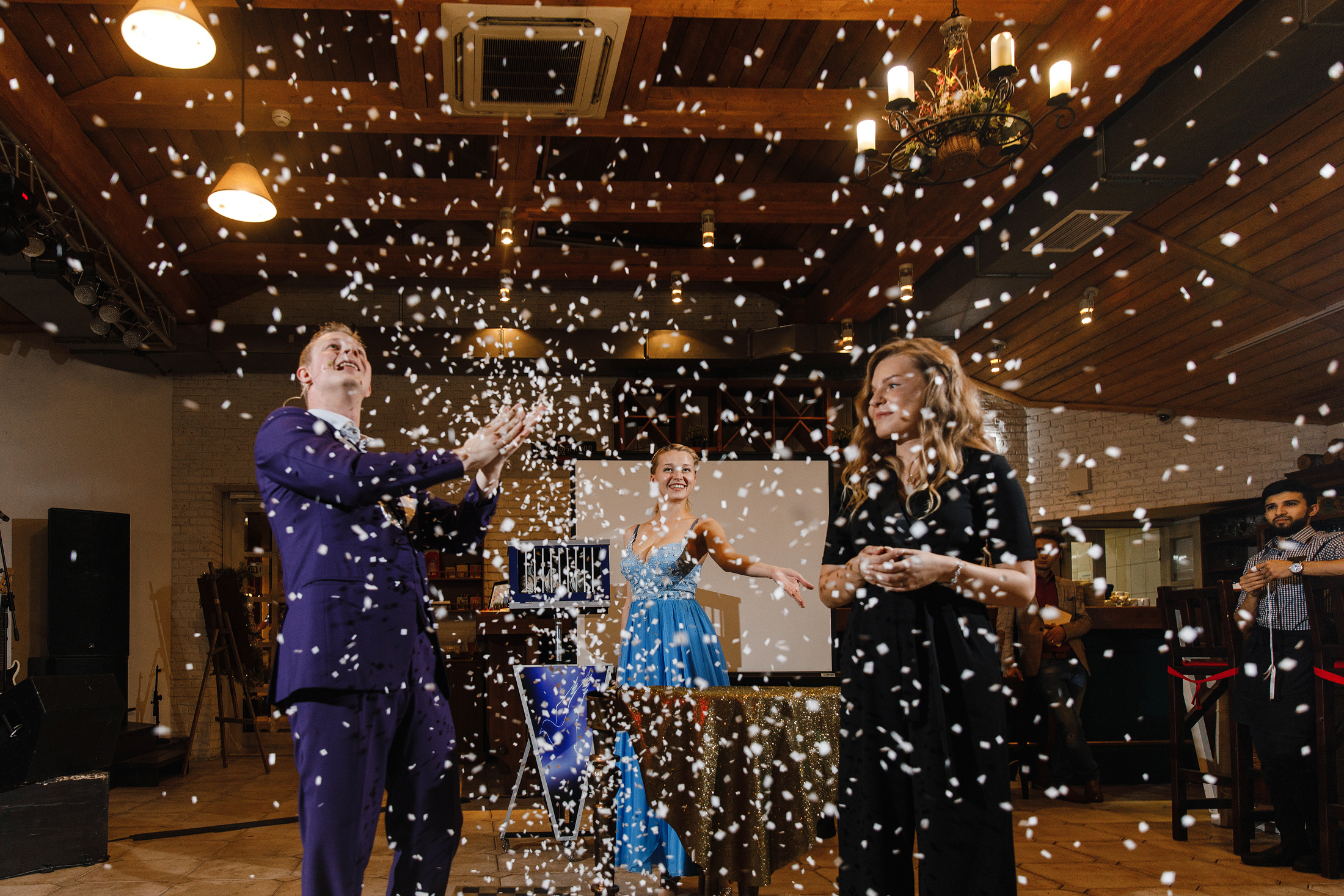 Ведущий на новогодний корпоратив в Москве Сергей Рябинин. Конкурсы на. Ведущий на свадьбу, корпоратив и юбилей в Москве Сергей Рябинин