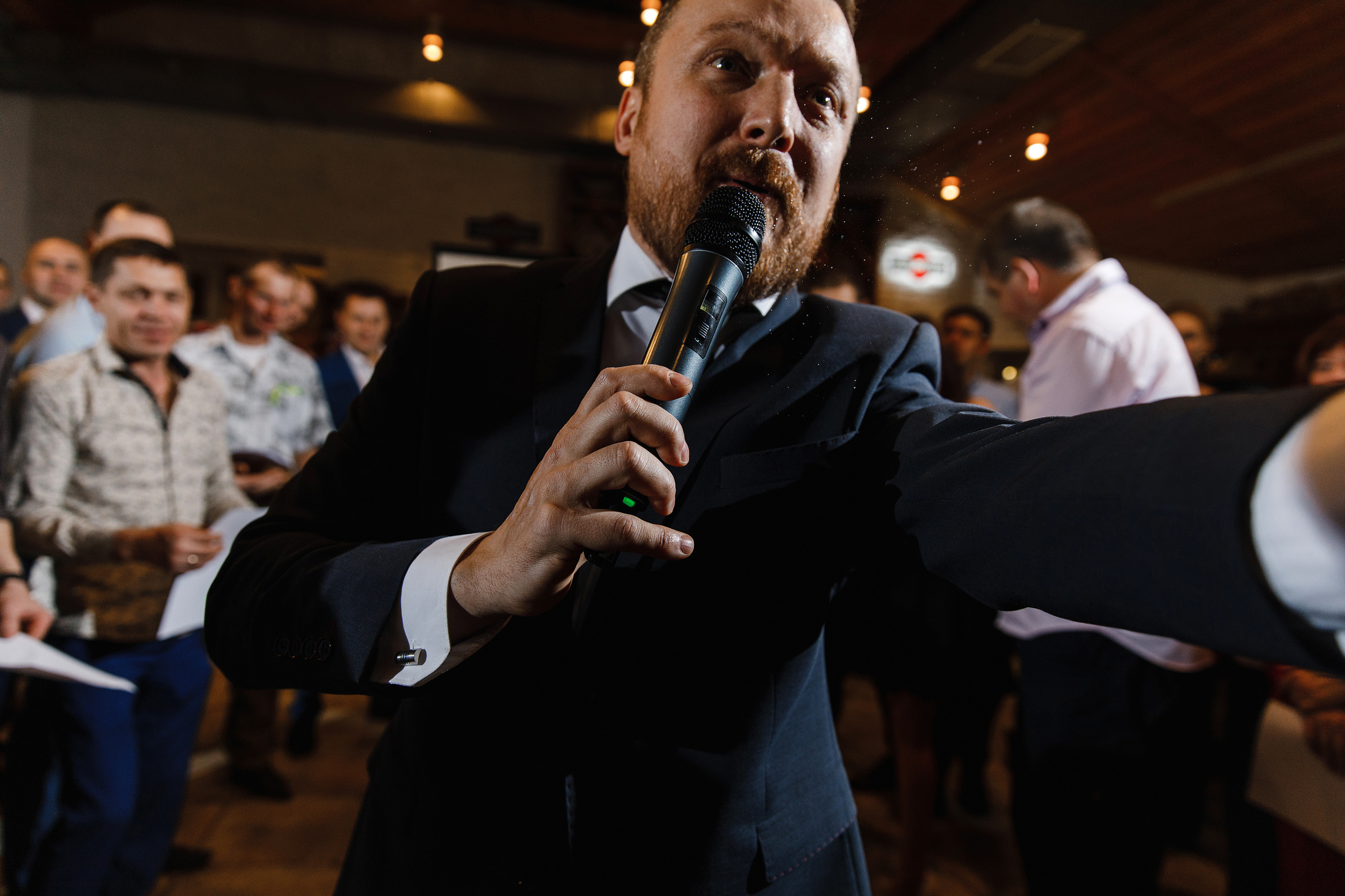 Ведущий на новогодний корпоратив в Москве Сергей Рябинин. Конкурсы на. Ведущий на свадьбу, корпоратив и юбилей в Москве Сергей Рябинин