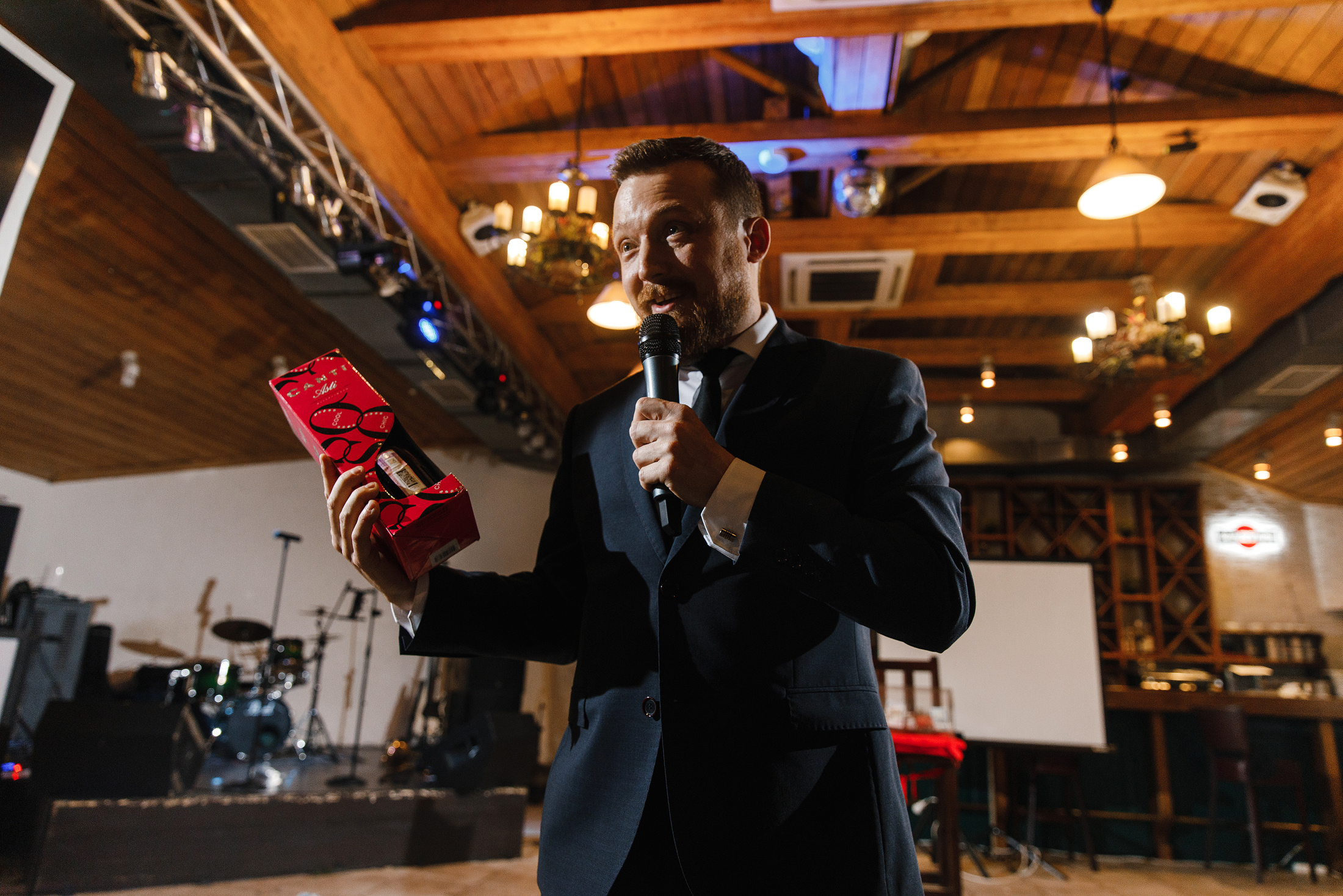 Ведущий на новогодний корпоратив в Москве Сергей Рябинин. Конкурсы на. Ведущий на свадьбу, корпоратив и юбилей в Москве Сергей Рябинин