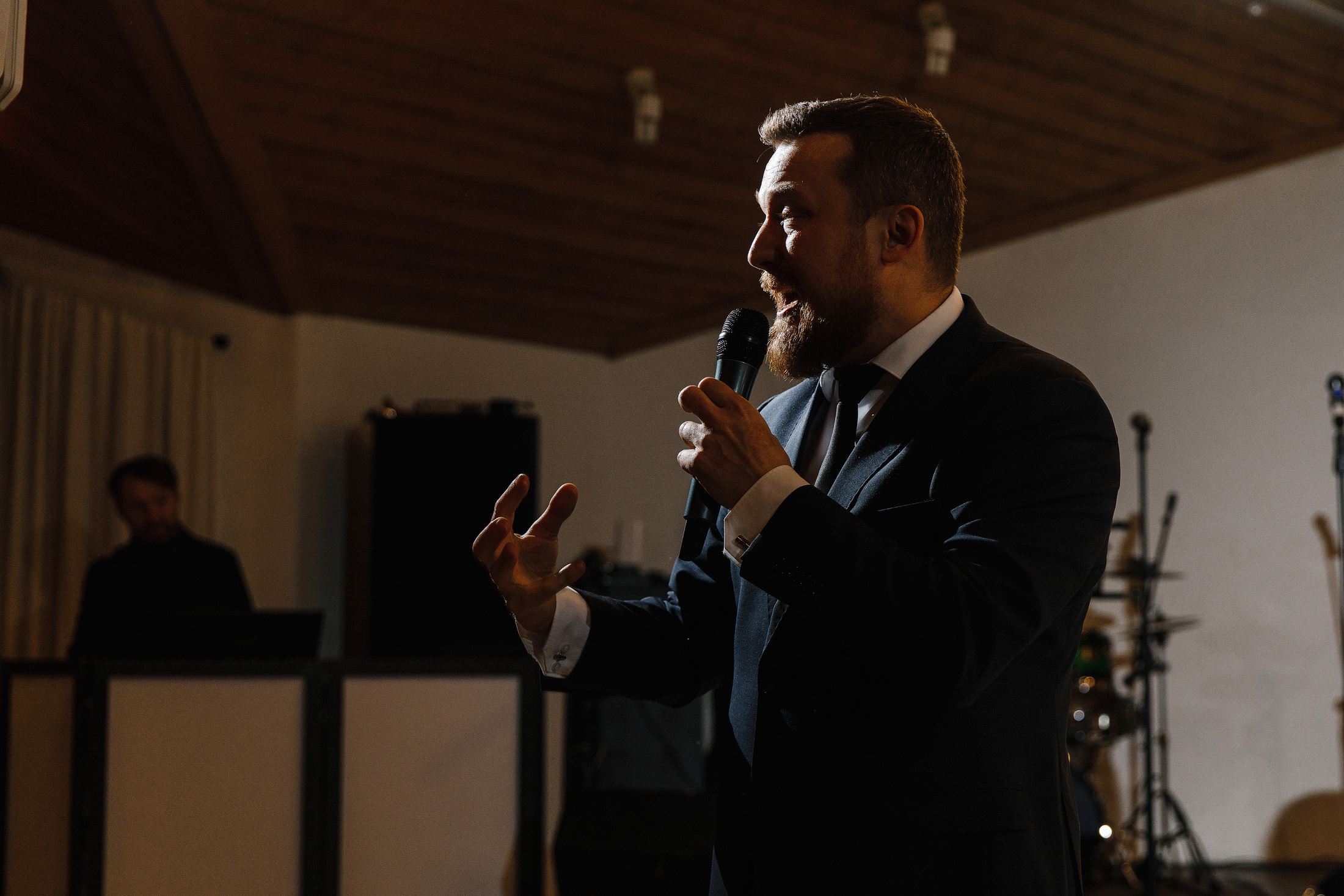 Ведущий на новогодний корпоратив в Москве Сергей Рябинин. Конкурсы на. Ведущий на свадьбу, корпоратив и юбилей в Москве Сергей Рябинин