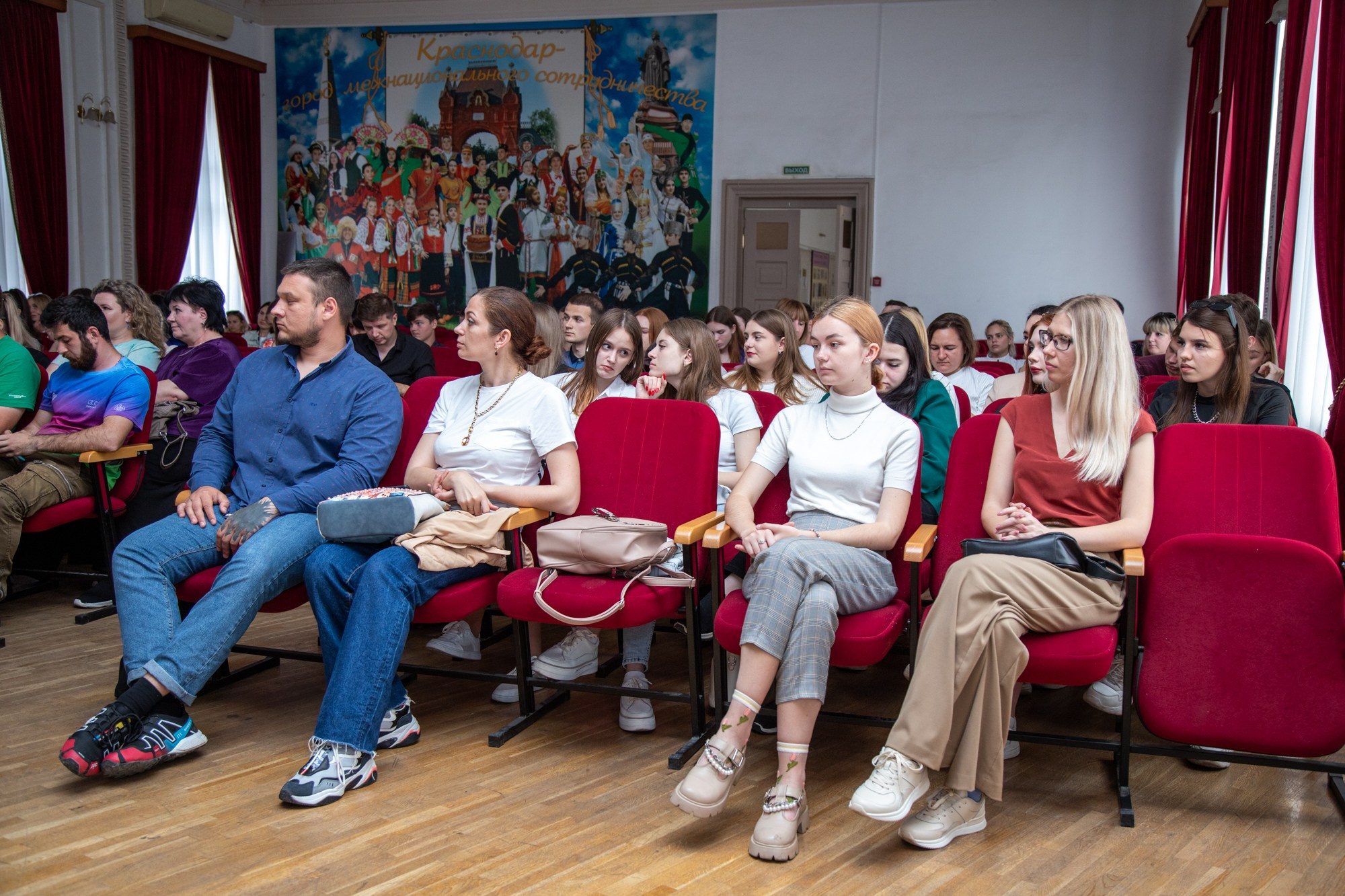 Встреча с победителями грантов «Росмолодёжи». Репортажный, промышленный и маркетплейс-фотограф Дмитрий Чернат