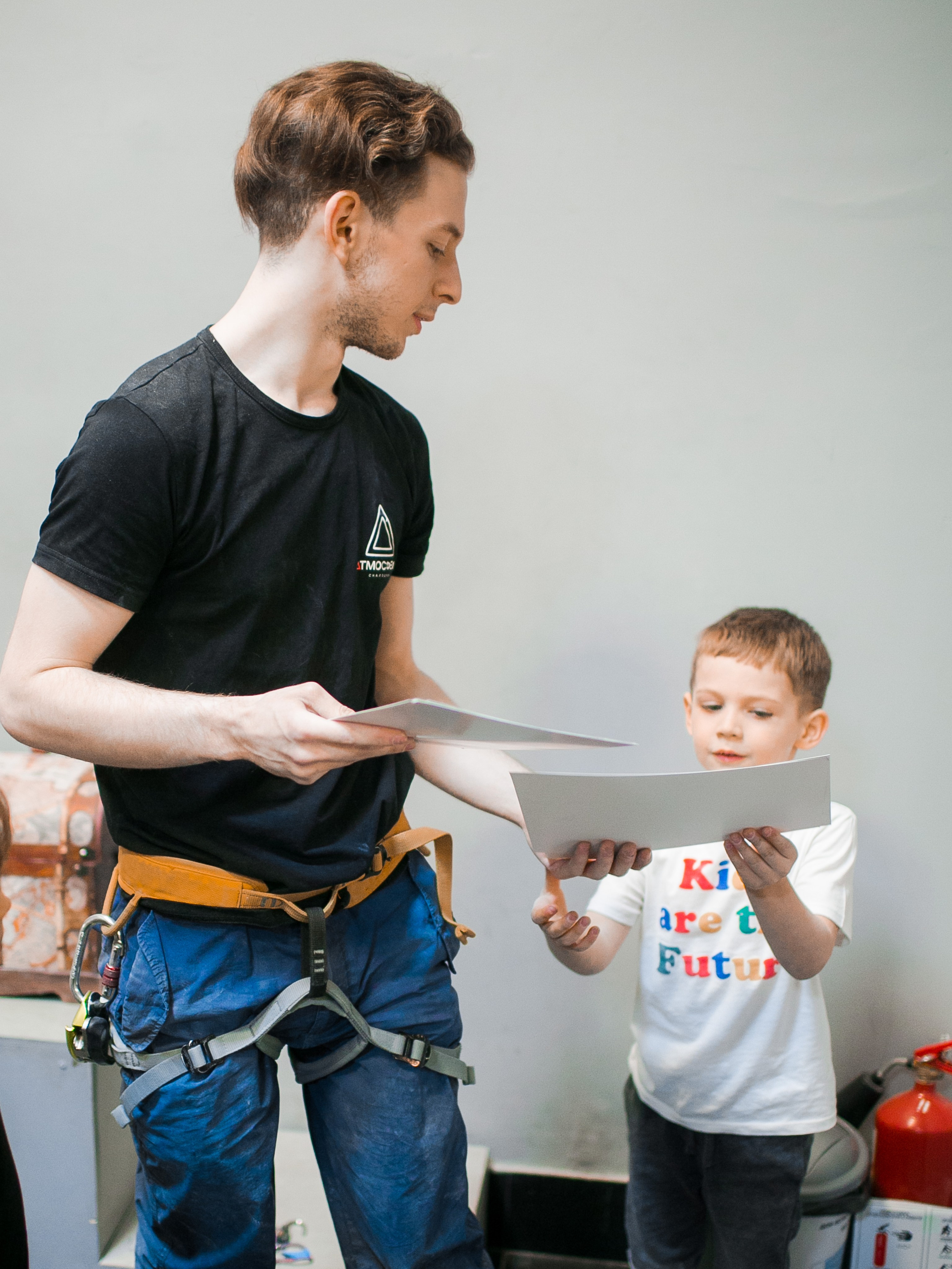 Фотосъемка детского Дня рождения на скалодроме. Репортажный фотограф Борис Геер