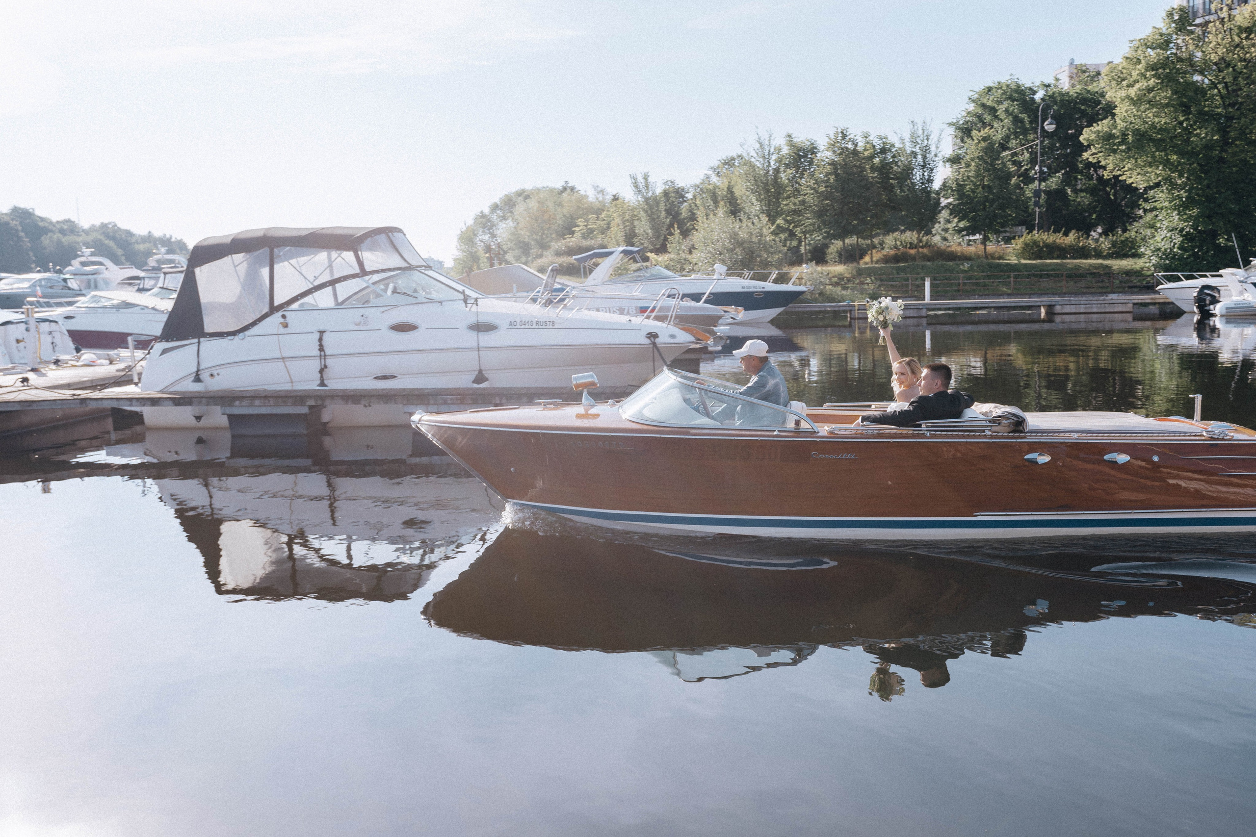 СВАДЕНБНАЯ СЬЕМКА НА КАТЕРЕ ПО КАНАЛАМ САНКТ-ПЕТЕРБУРГА И В АКВАТОРИИ НЕВЫ. Профессиональный фотограф, Санкт-Петербург — Виктория Богомолова