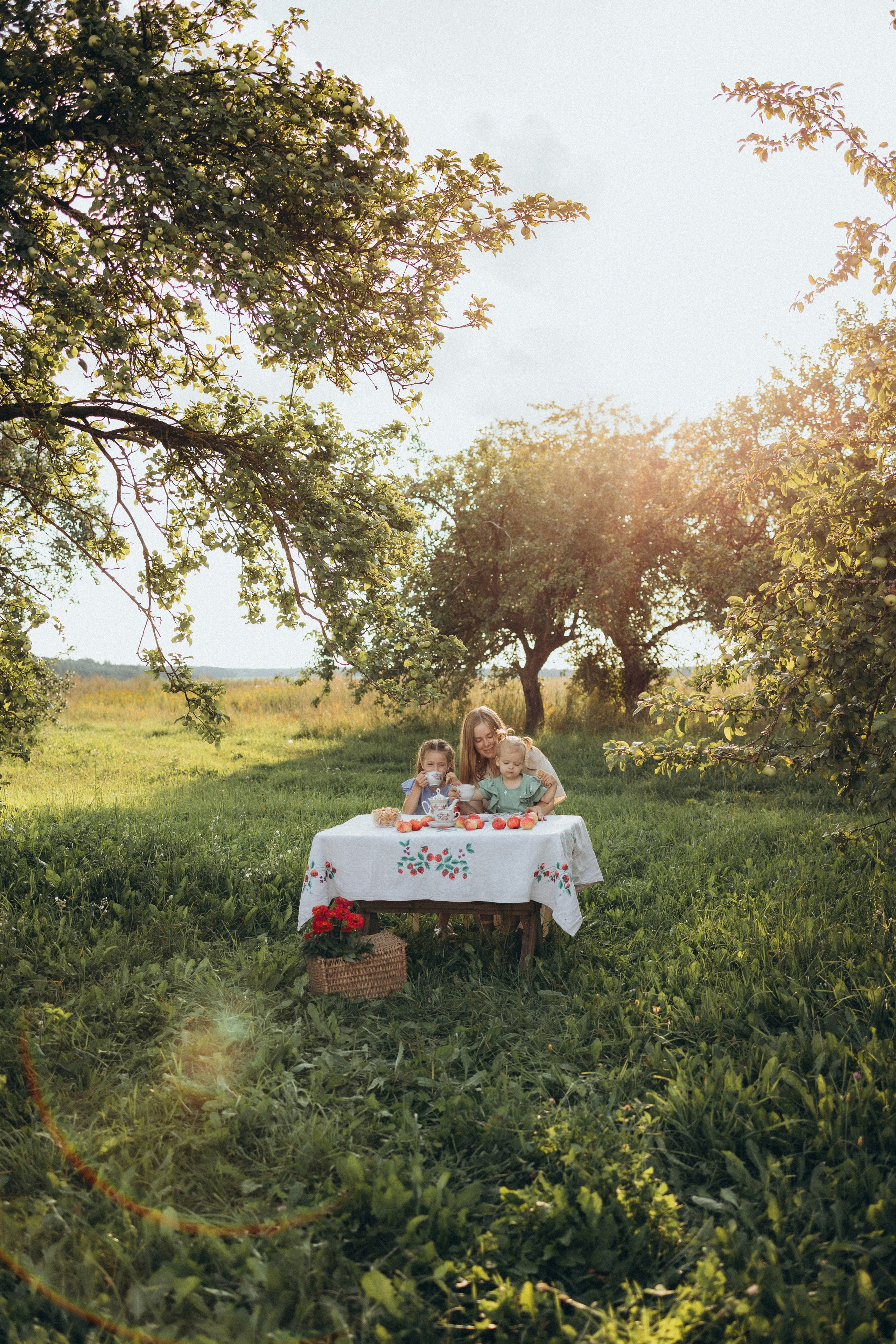Чаепитие в саду. Фотограф Елена Рябцева