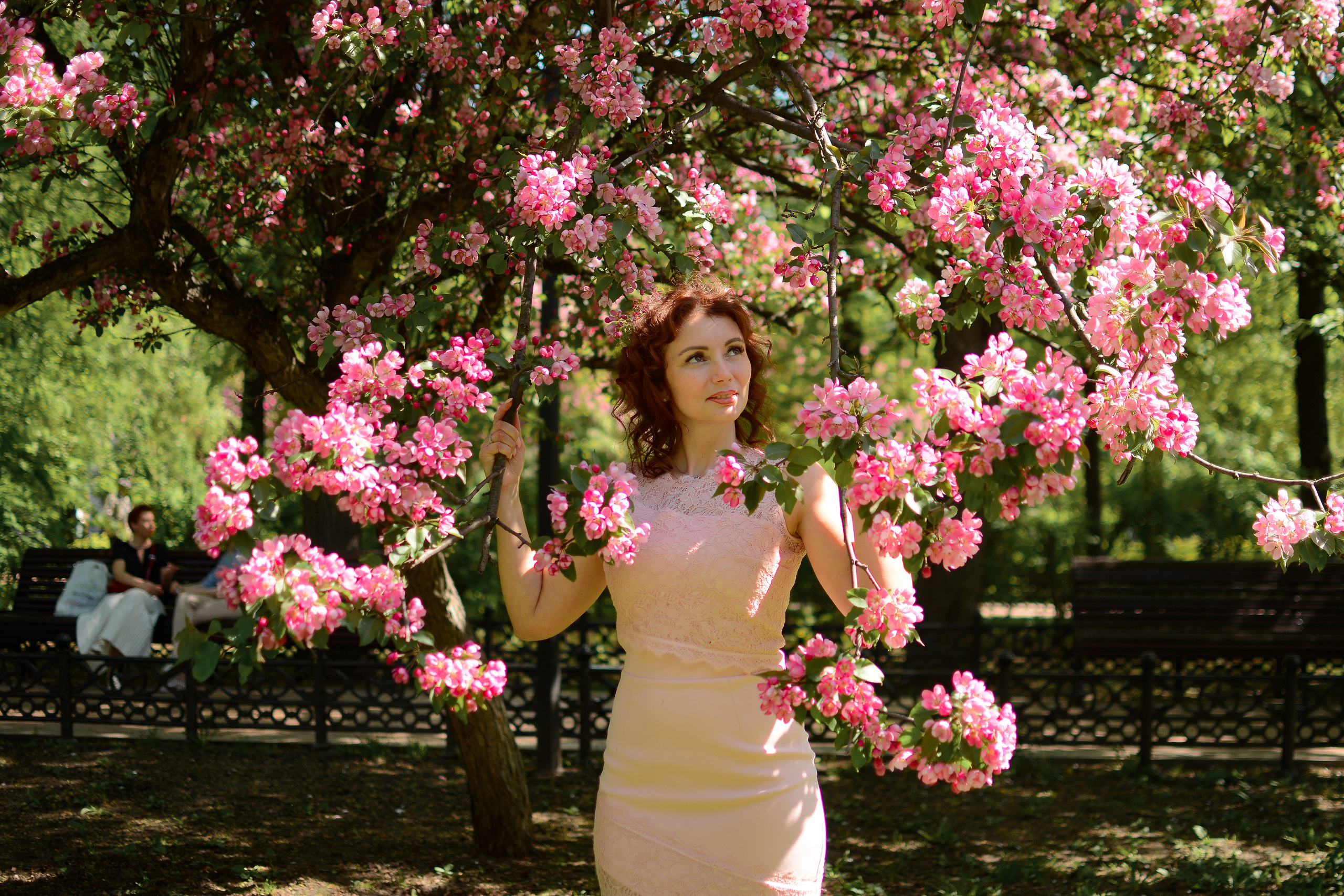 Фотосессия в цветах. Семейный фотограф