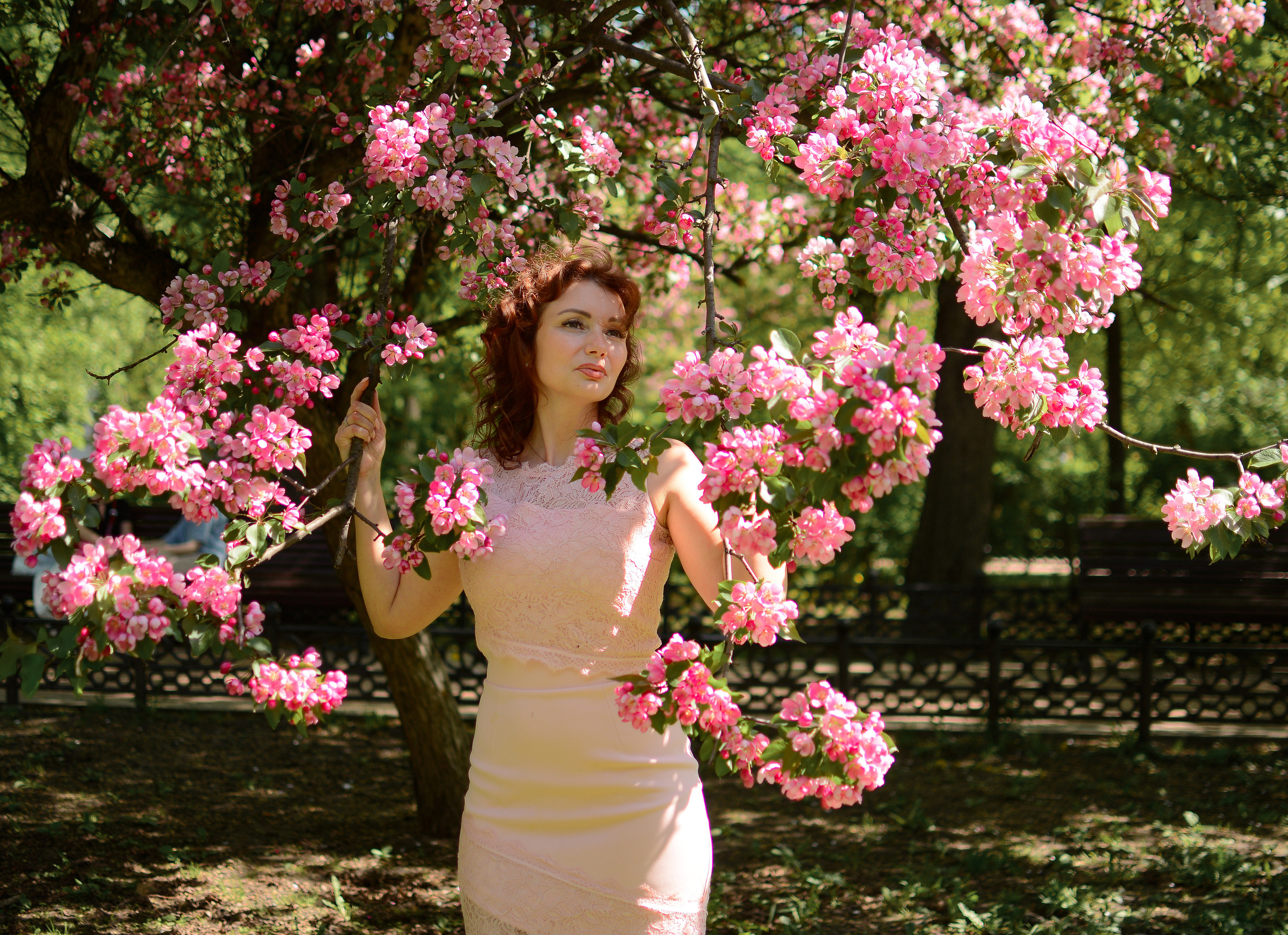 Фотосессия в цветах. Семейный фотограф