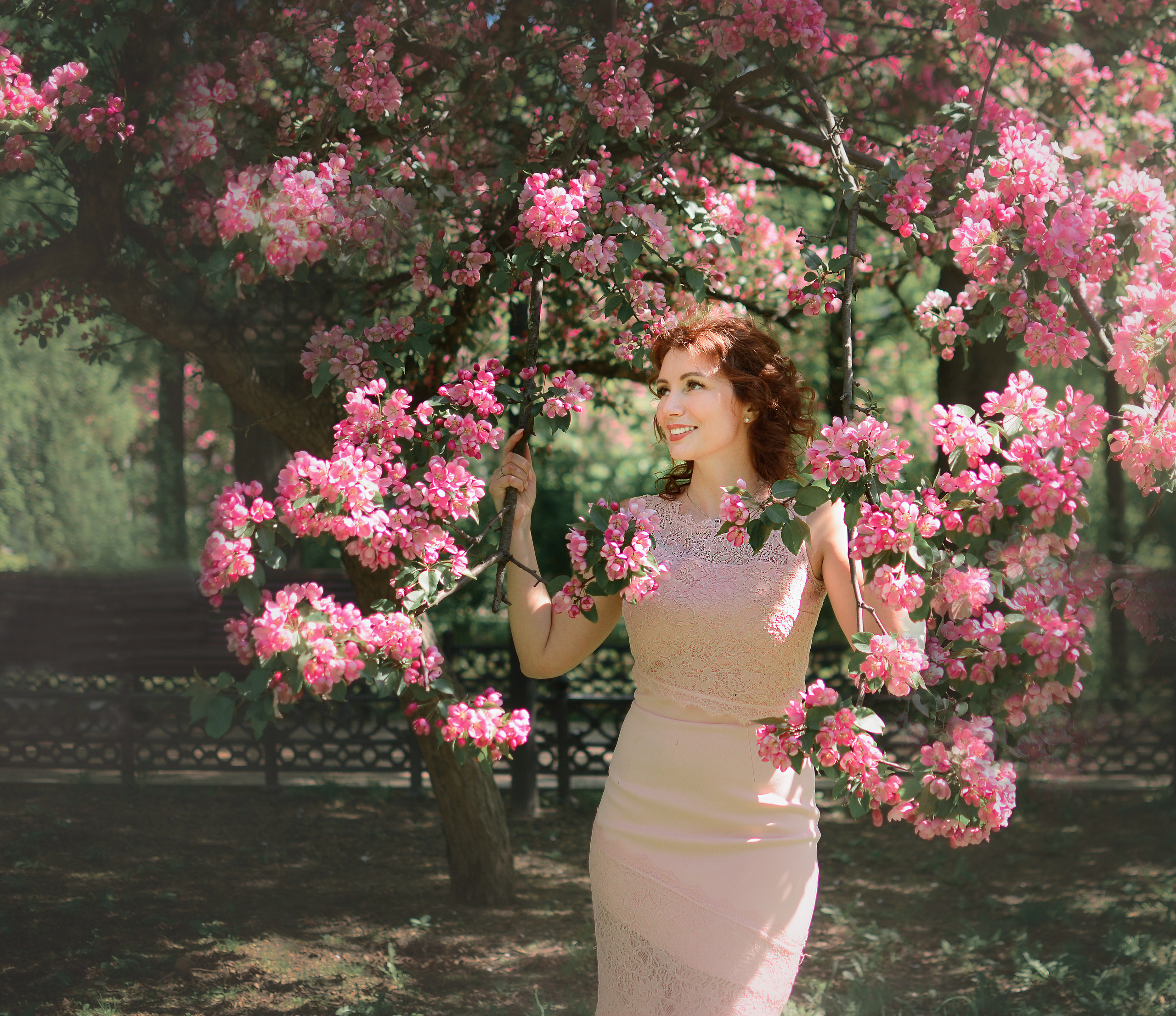 Фотосессия в цветах. Семейный фотограф