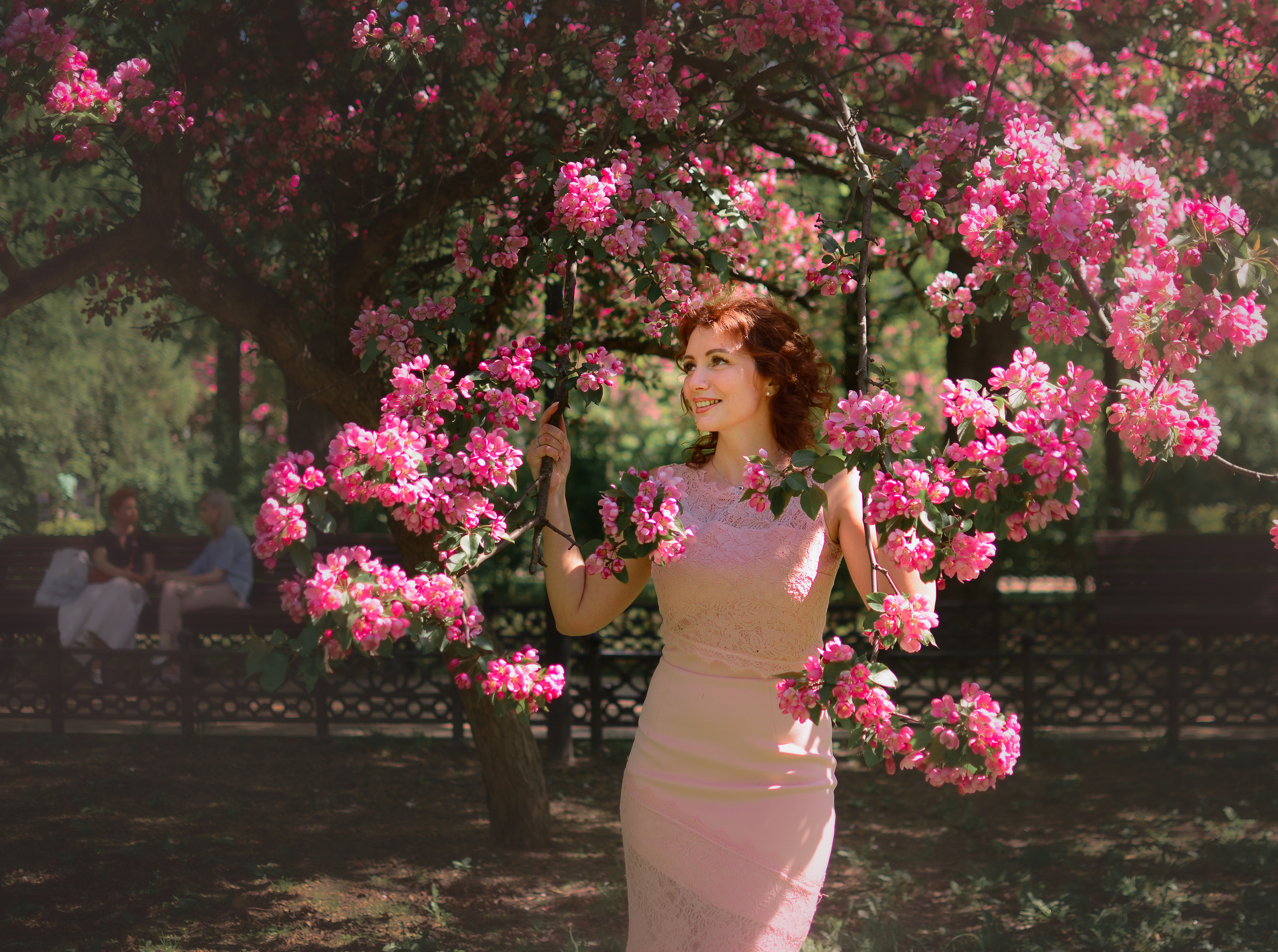 Фотосессия в цветах. Семейный фотограф