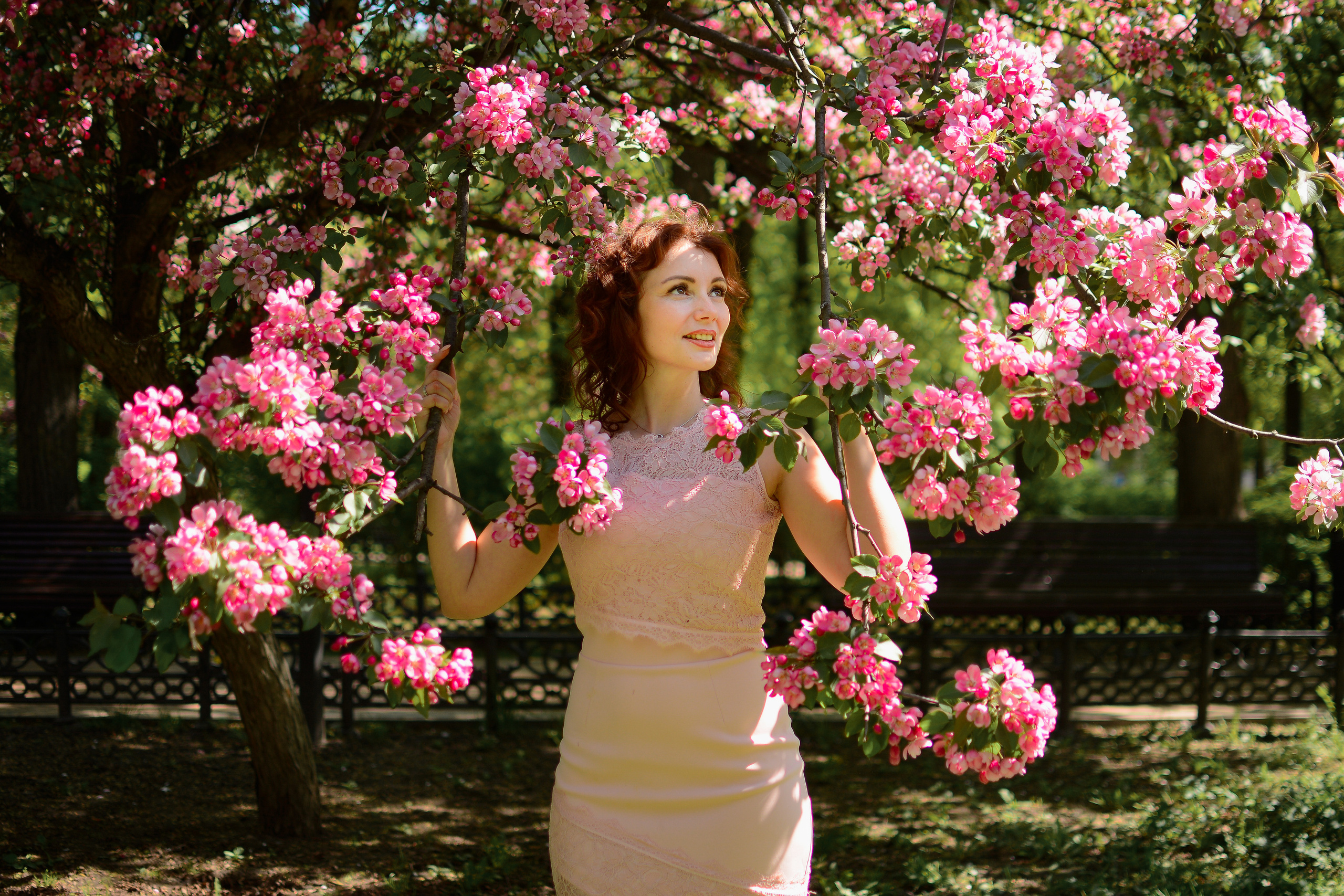 Фотосессия в цветах. Семейный фотограф