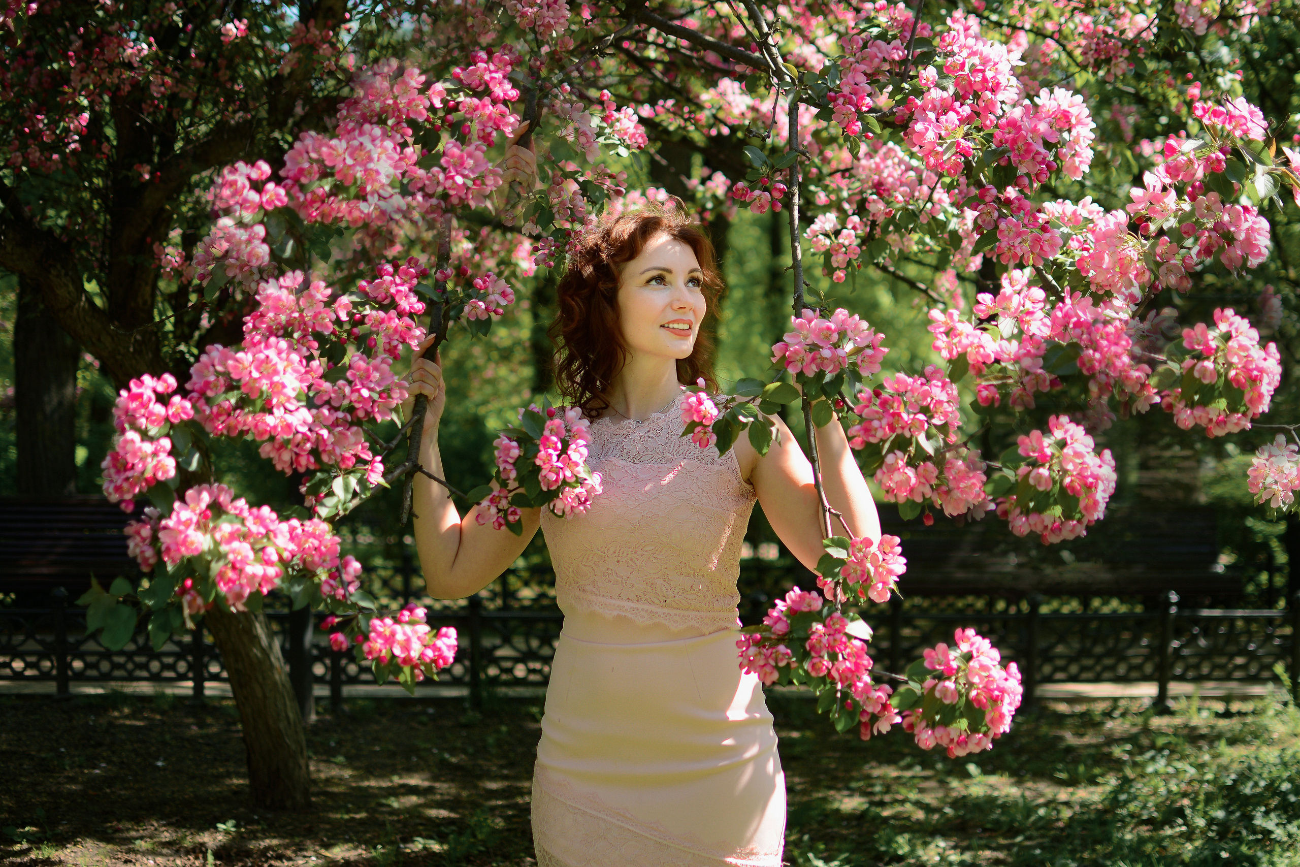 Фотосессия в цветах. Семейный фотограф