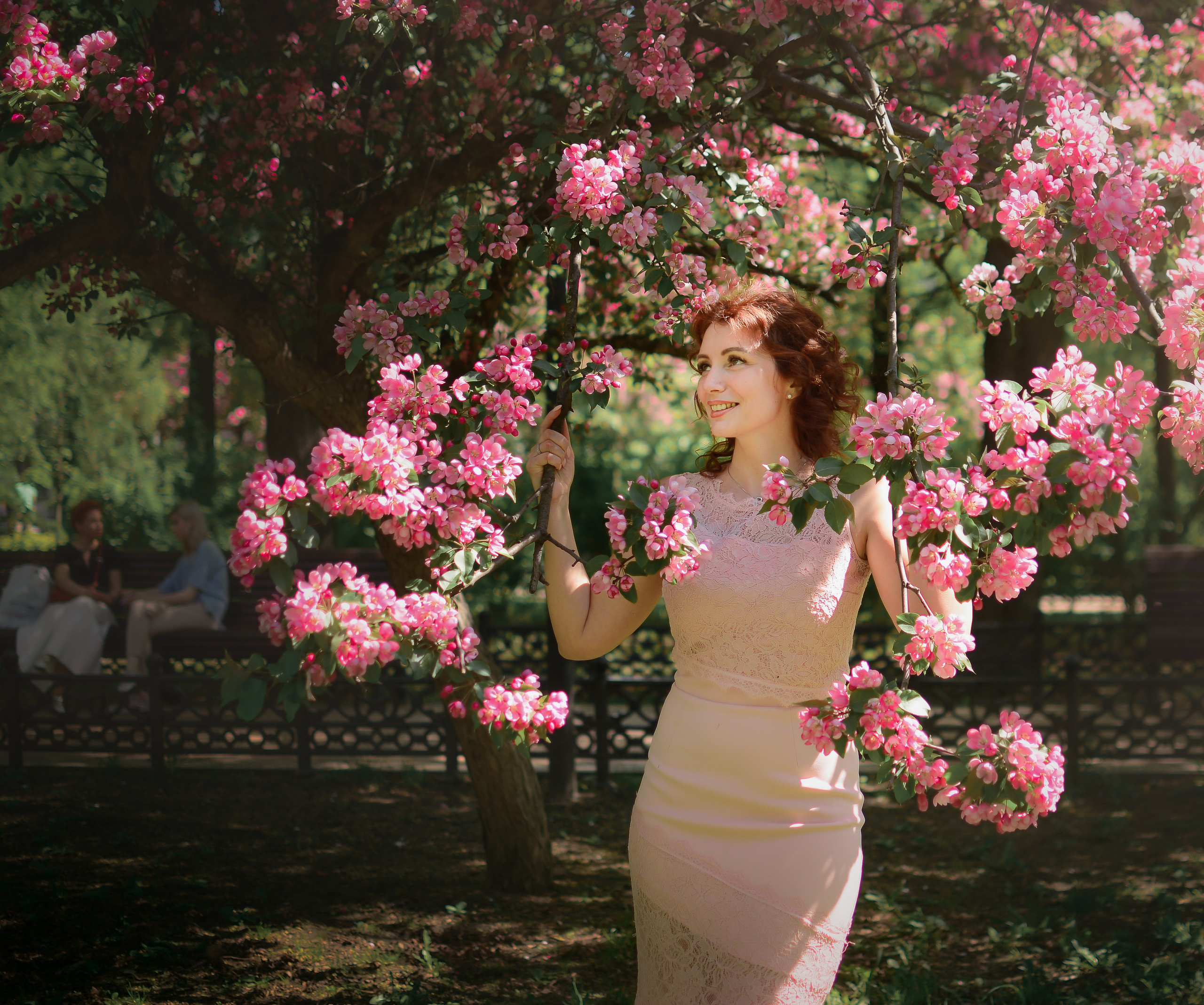 Фотосессия в цветах. Семейный фотограф