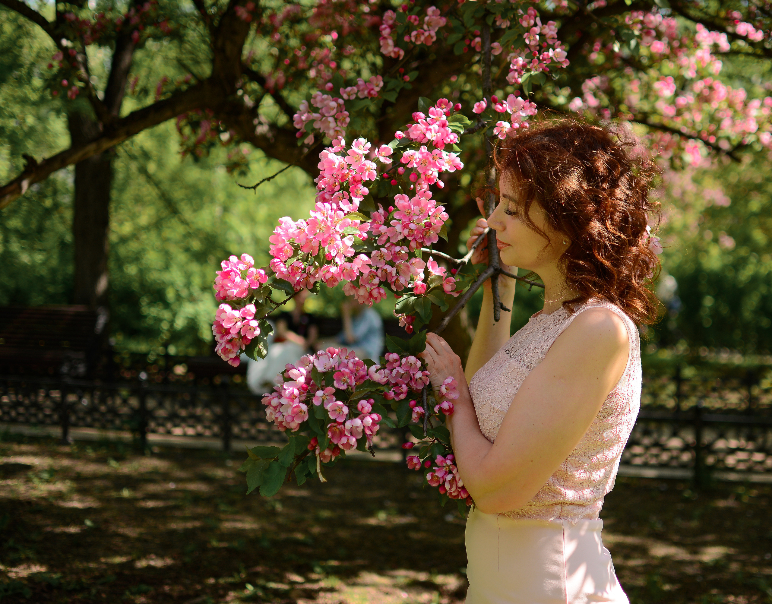 Фотосессия в цветах. Семейный фотограф