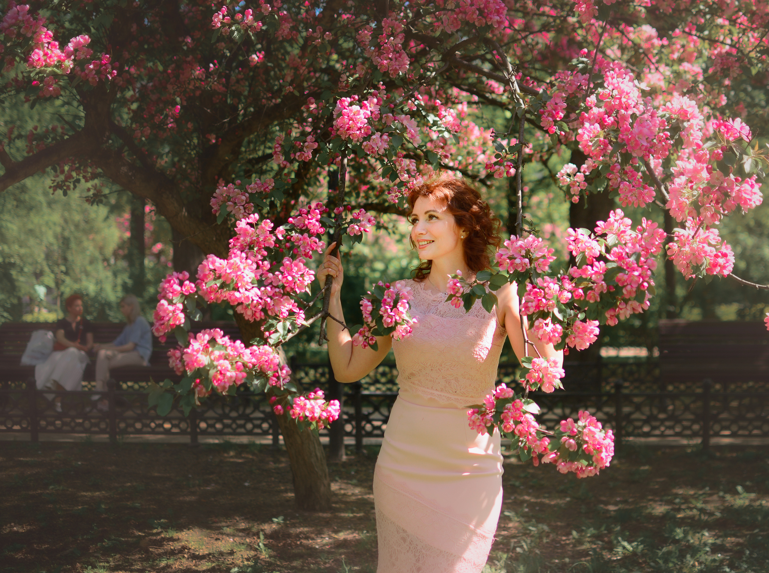 Фотосессия в цветах. Семейный фотограф